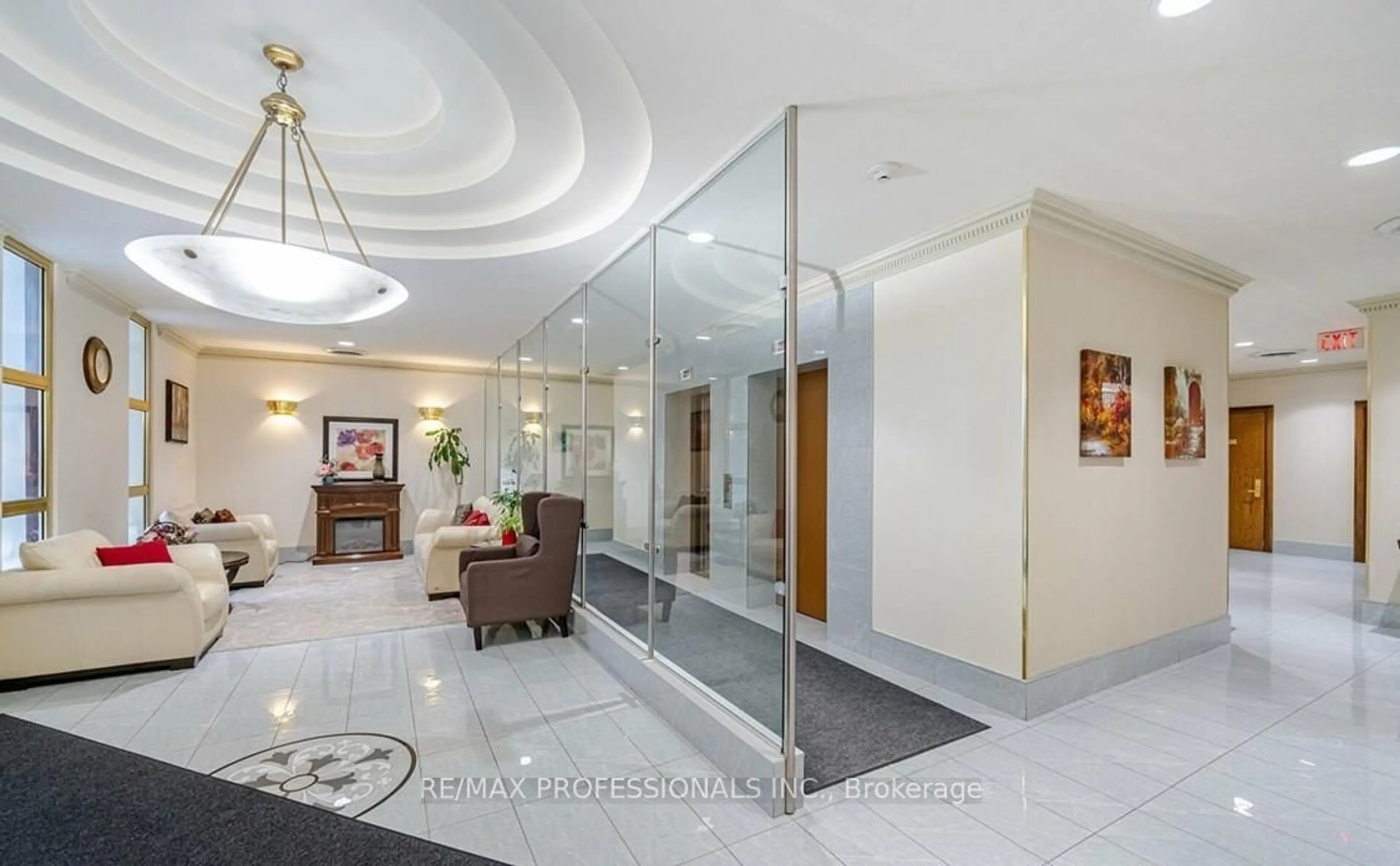 Indoor foyer for 1700 Eglinton Ave #912, Toronto Ontario M4A 2X4