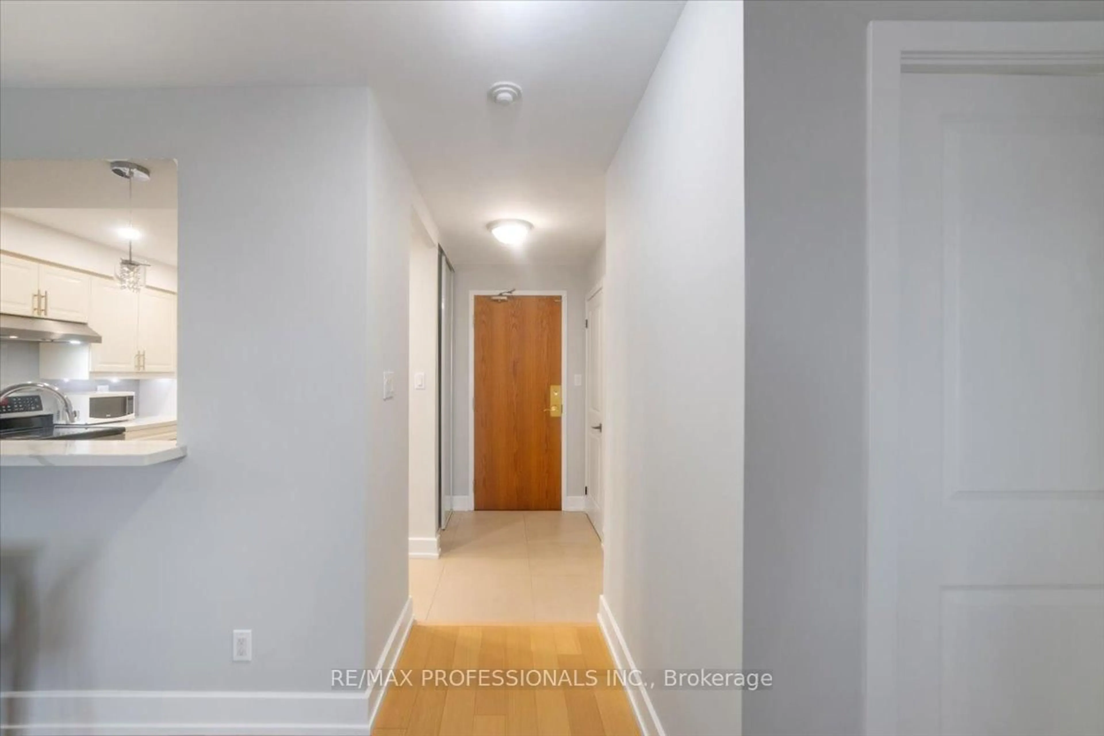 Unknown for 1700 Eglinton Ave #912, Toronto Ontario M4A 2X4