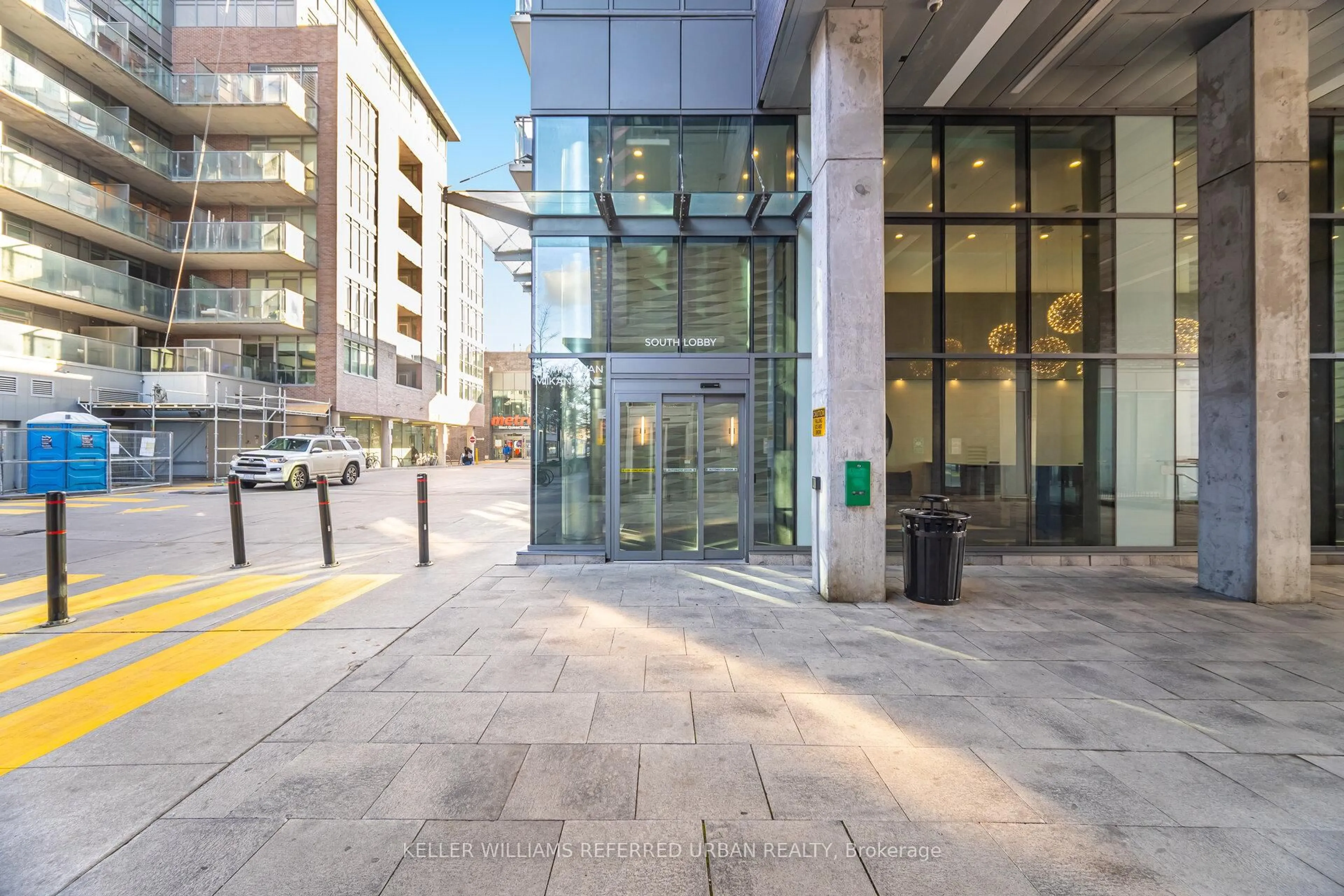 Indoor foyer for 20 Minowan Miikan Lane #1108, Toronto Ontario M6J 0E5