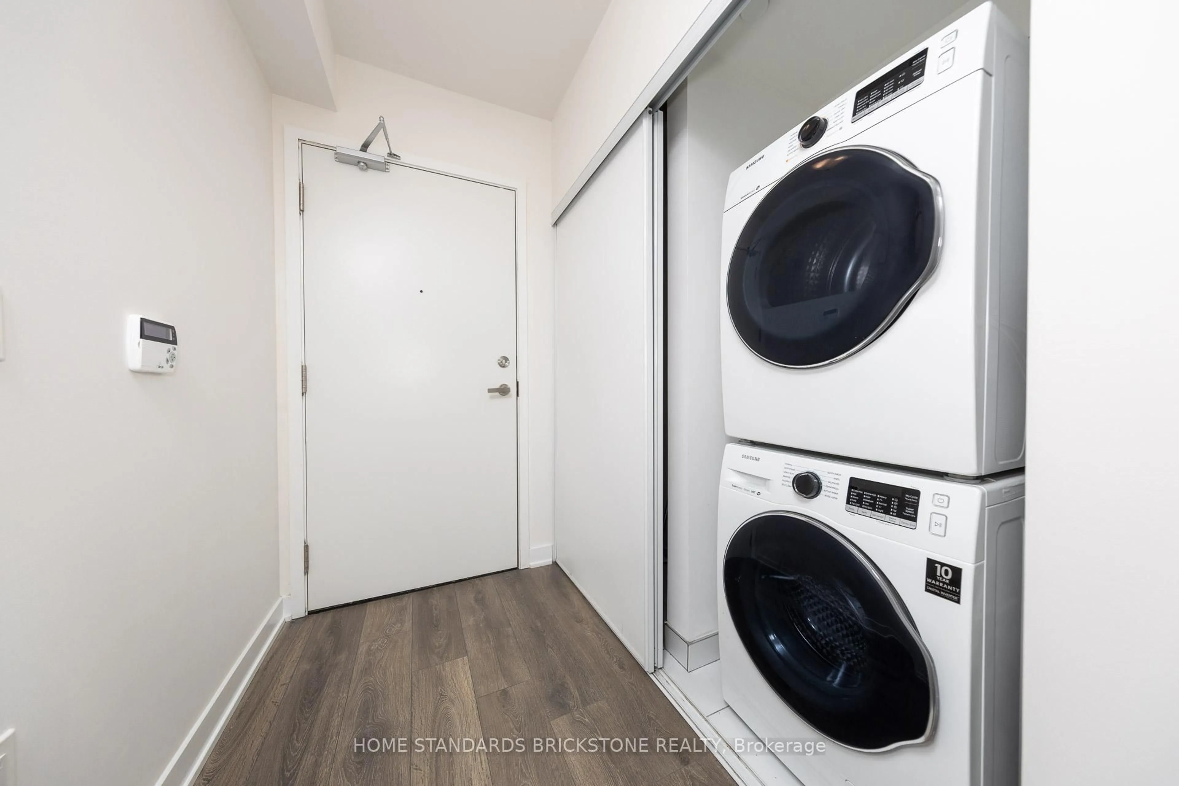 Laundry room for 99 Broadway Ave #3406, Toronto Ontario M4P 0E3