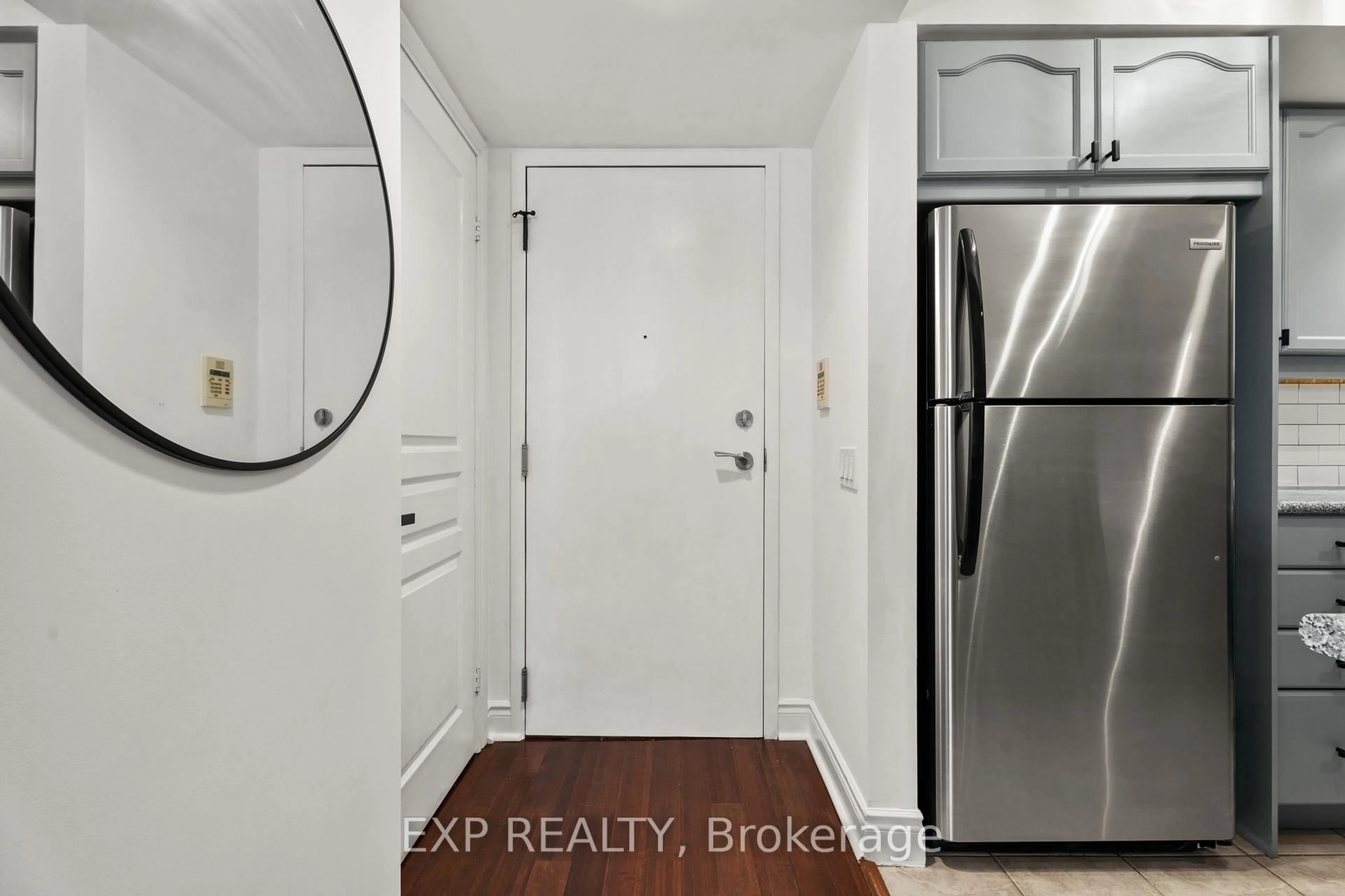 Indoor entryway for 15 Northtown Way #1222, Toronto Ontario M2N 7A2