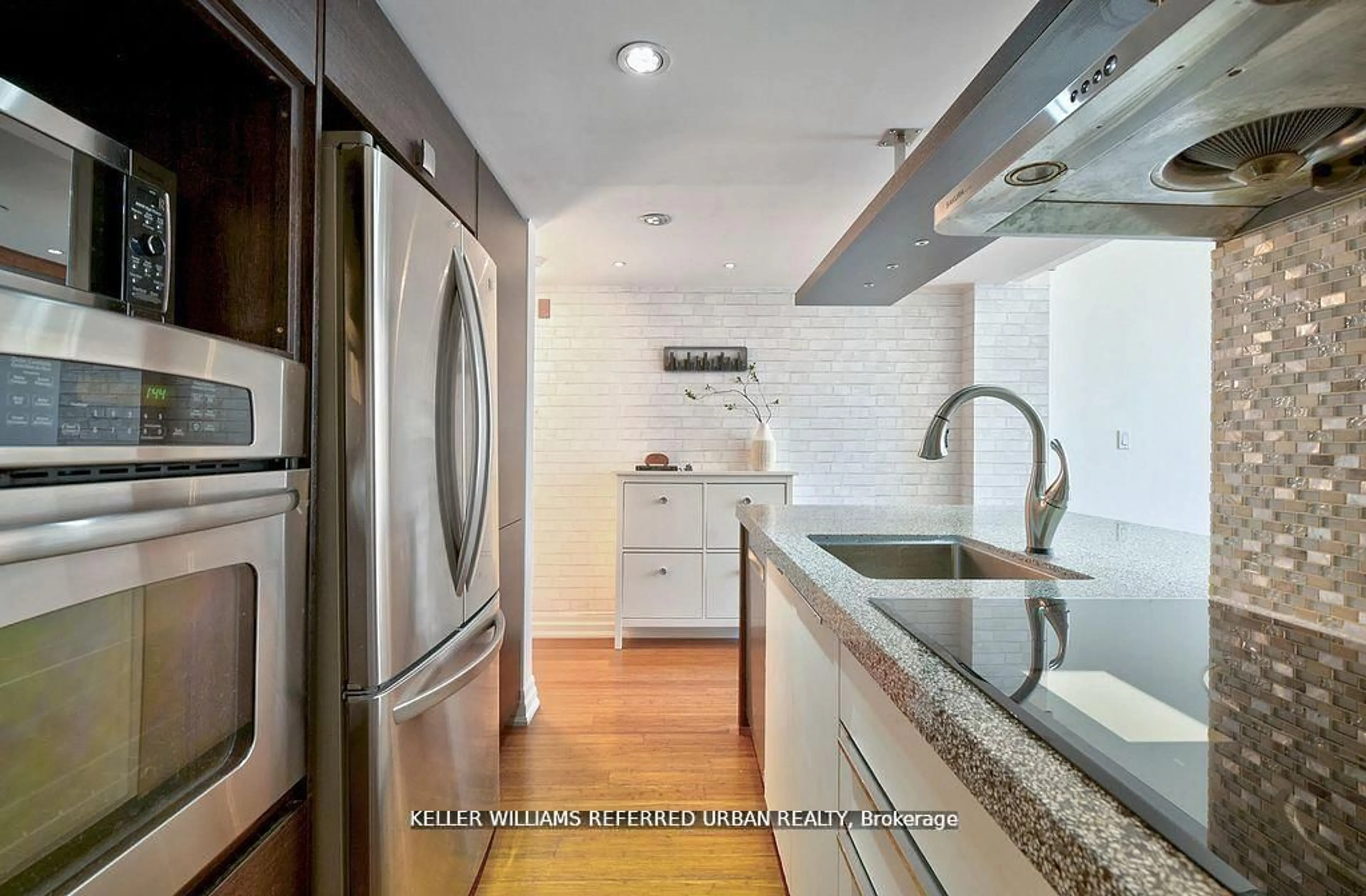 Contemporary kitchen, ceramic/tile floor for 160 Baldwin St #209, Toronto Ontario M5T 3K7