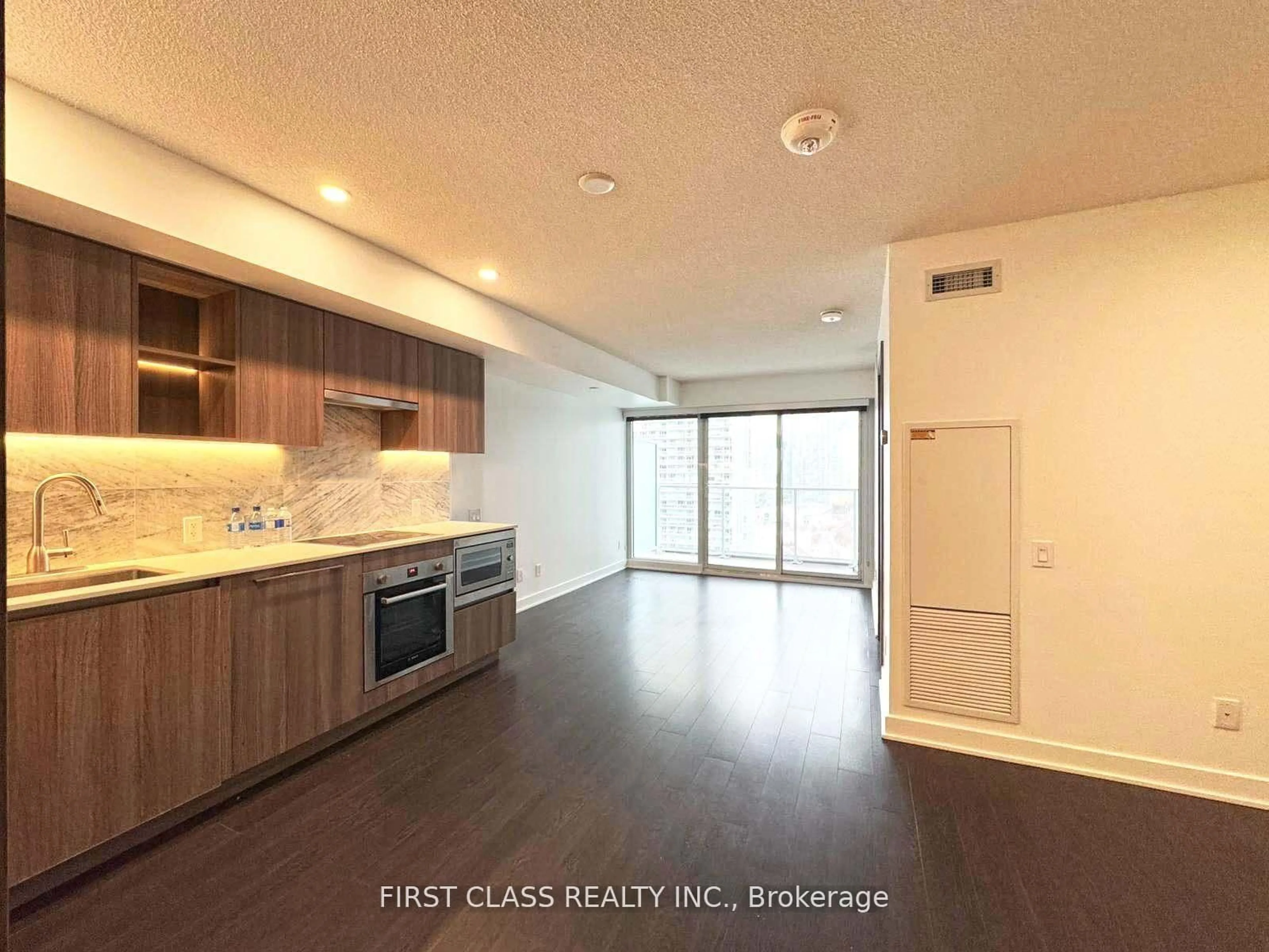 Unknown for 19 Bathurst St St #2008, Toronto Ontario M5V 0N2