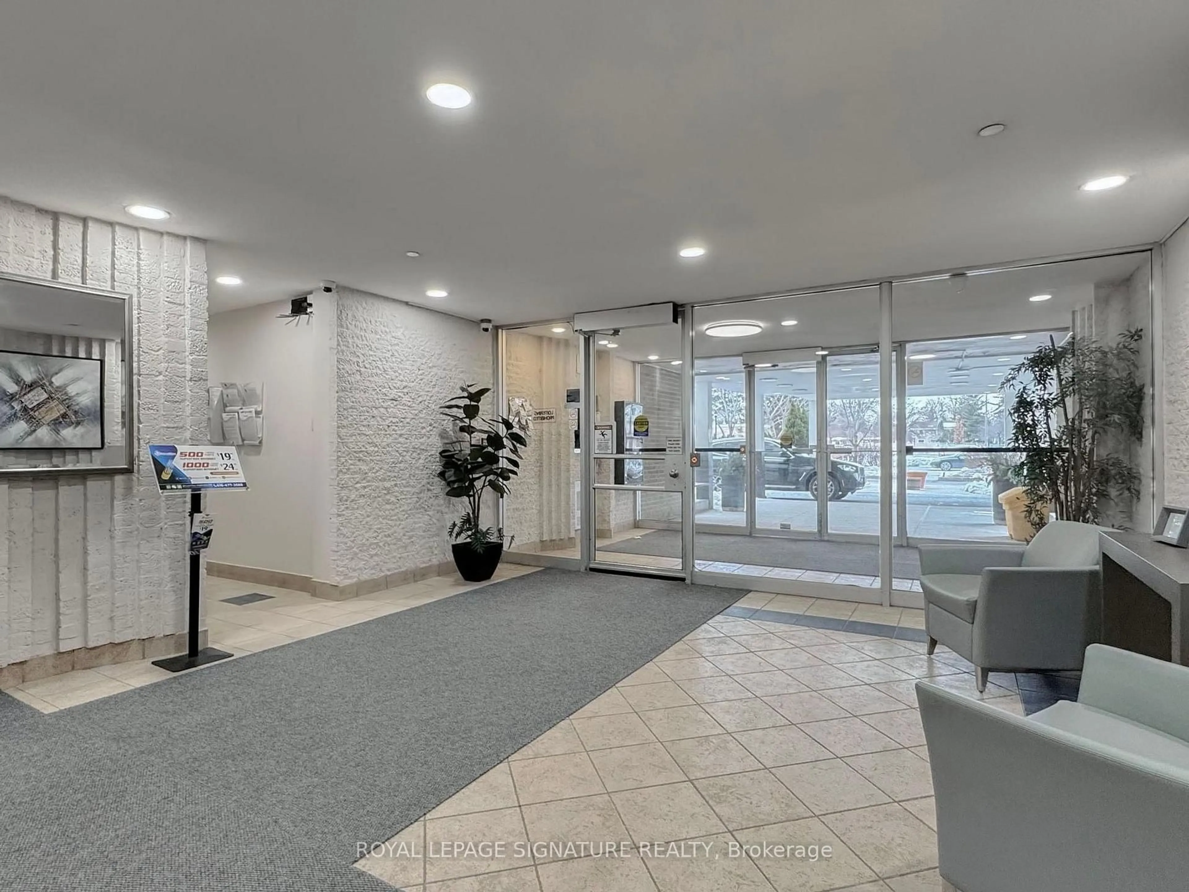 Indoor foyer for 1360 York Mills Rd #1702, Toronto Ontario M3A 2A2