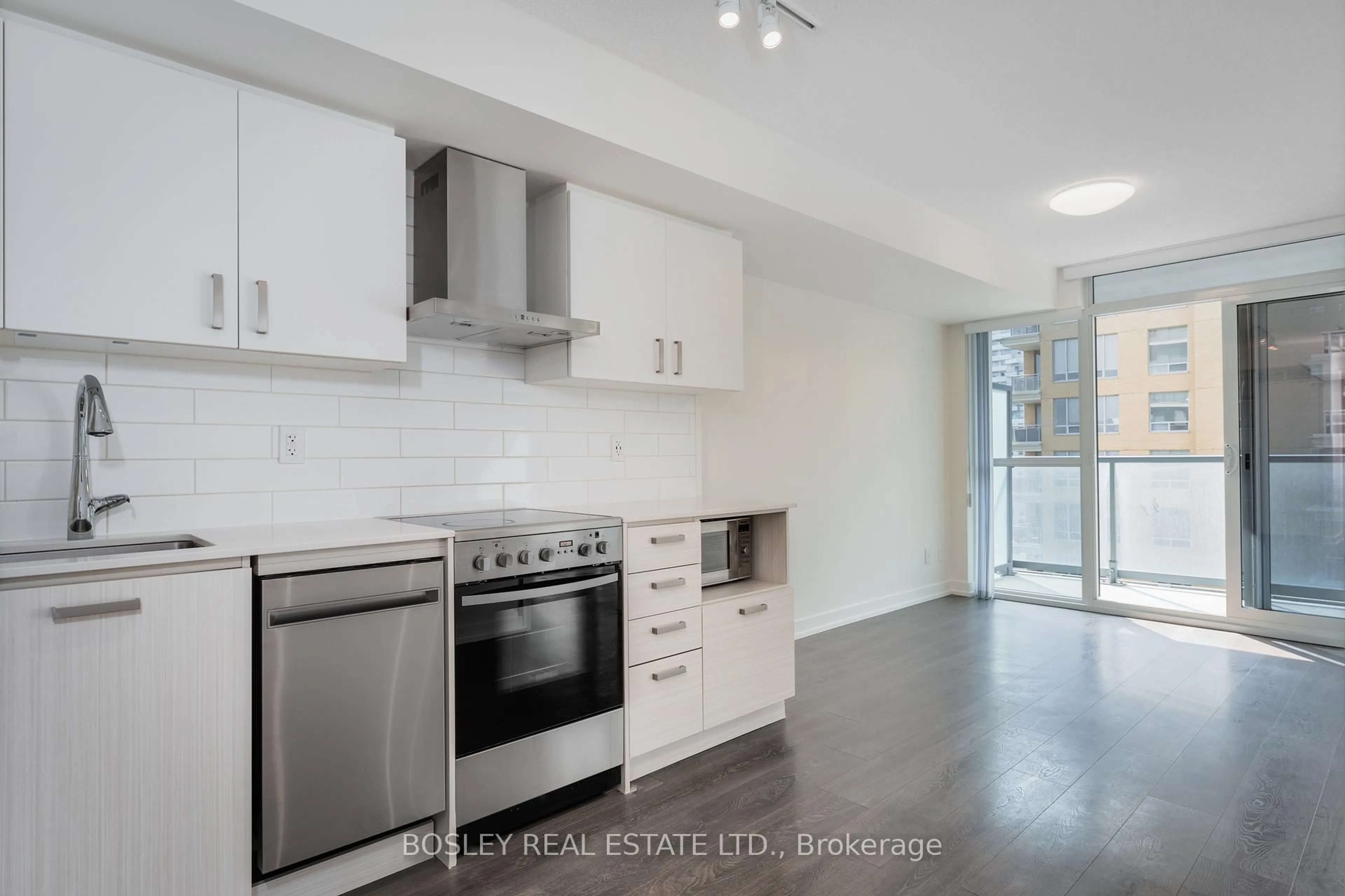 Standard kitchen, unknown for 125 Redpath Ave #1006, Toronto Ontario M4S 0B5