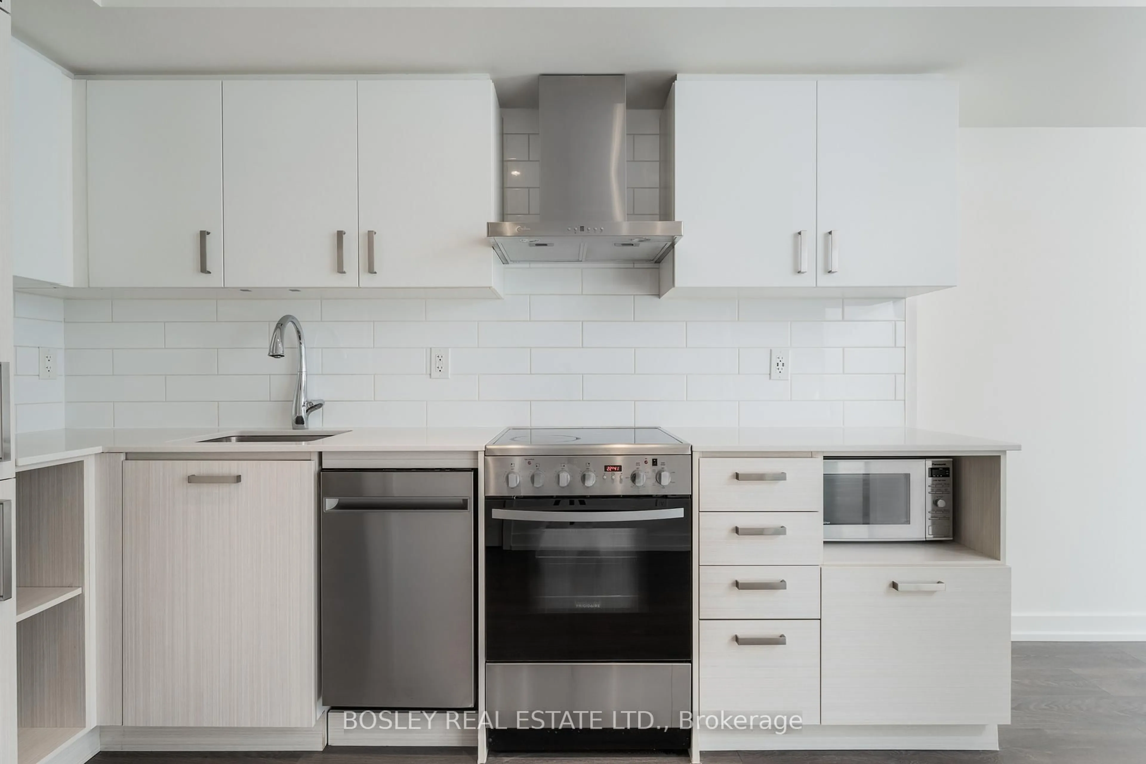 Standard kitchen, unknown for 125 Redpath Ave #1006, Toronto Ontario M4S 0B5