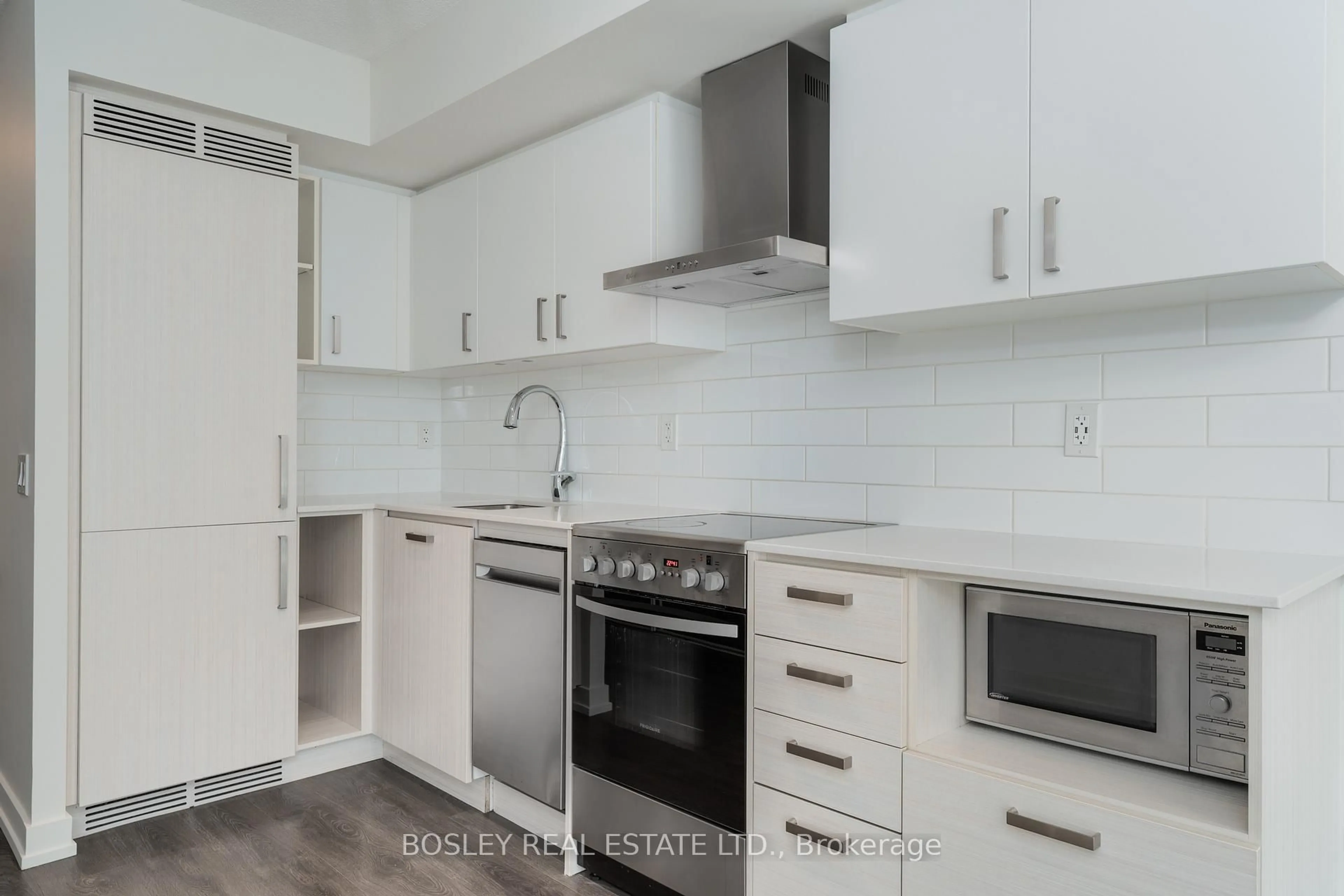 Standard kitchen, unknown for 125 Redpath Ave #1006, Toronto Ontario M4S 0B5