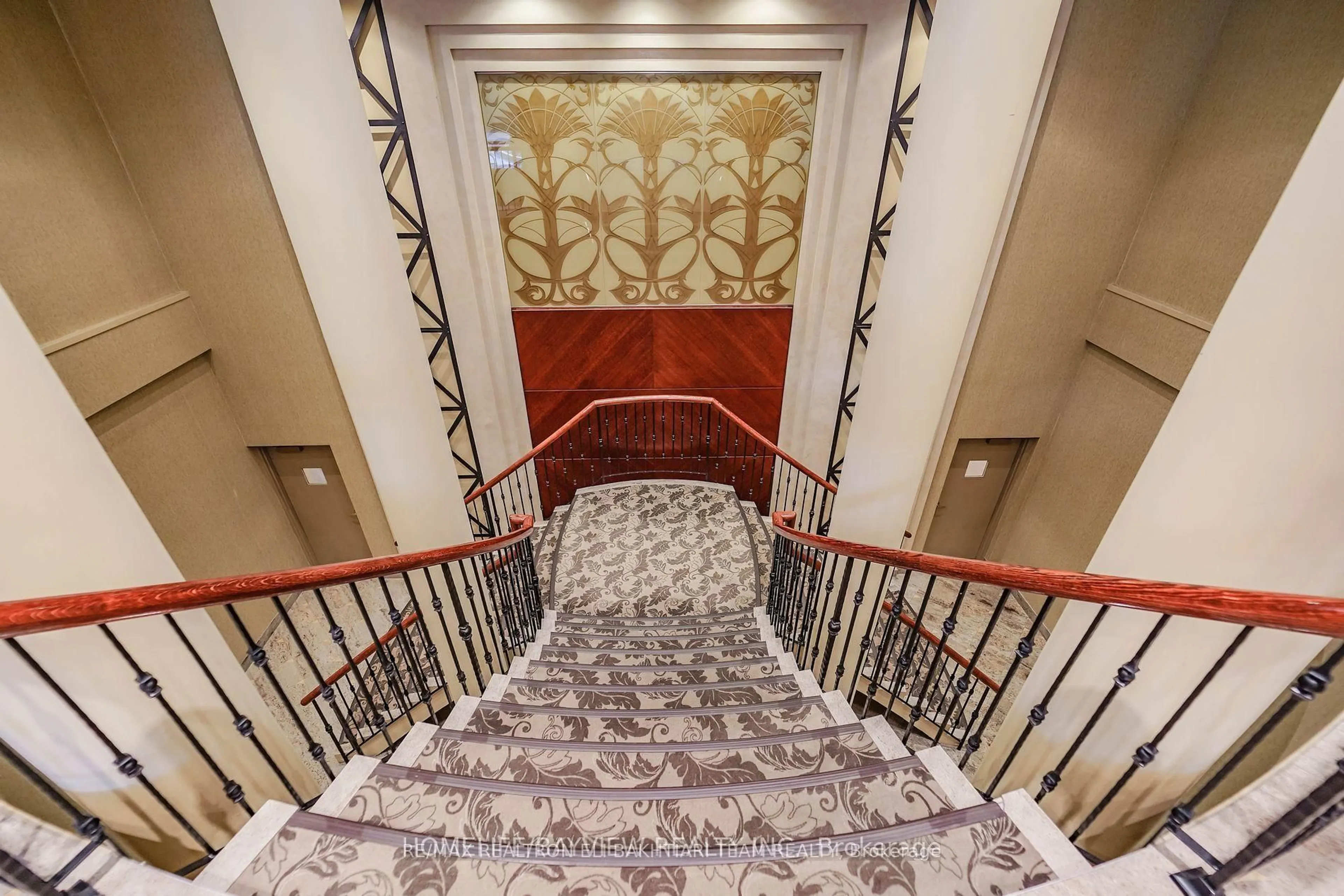 Indoor foyer for 11 William Carson Cres #618, Toronto Ontario M2P 2G1