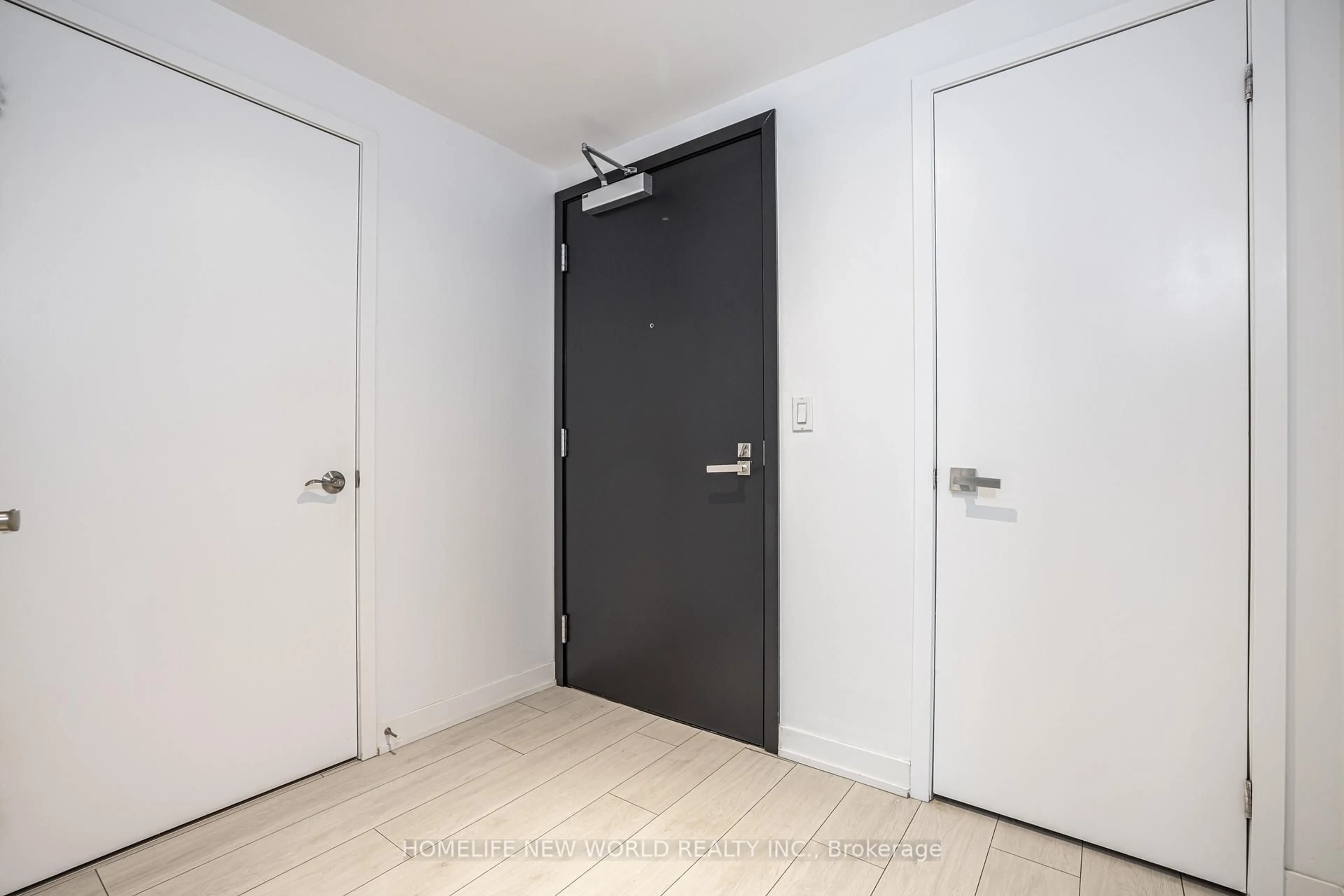 Indoor entryway for 31 TIPPETT Rd #415, Toronto Ontario M3H 0C8