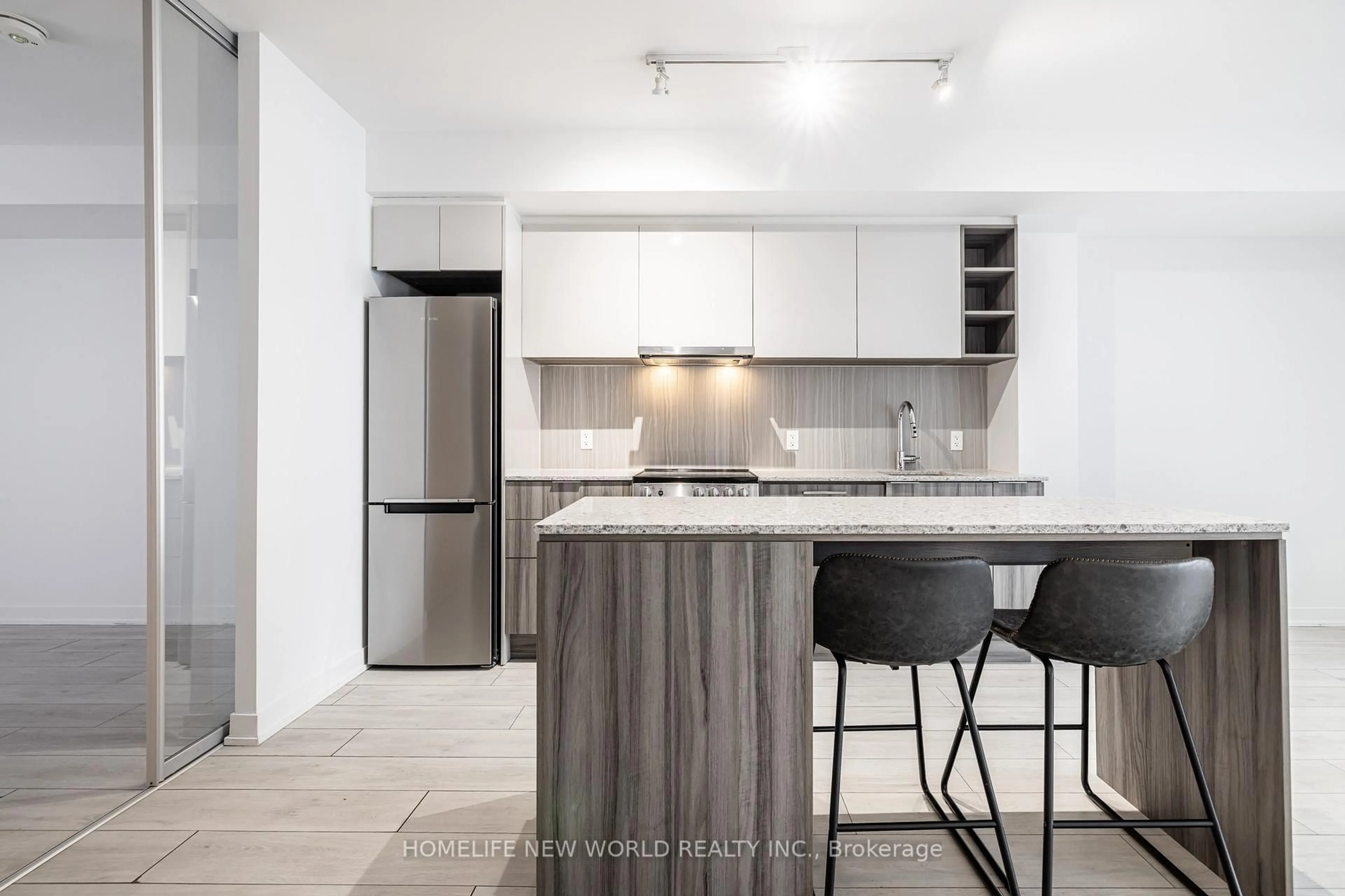 Unknown for 31 TIPPETT Rd #415, Toronto Ontario M3H 0C8