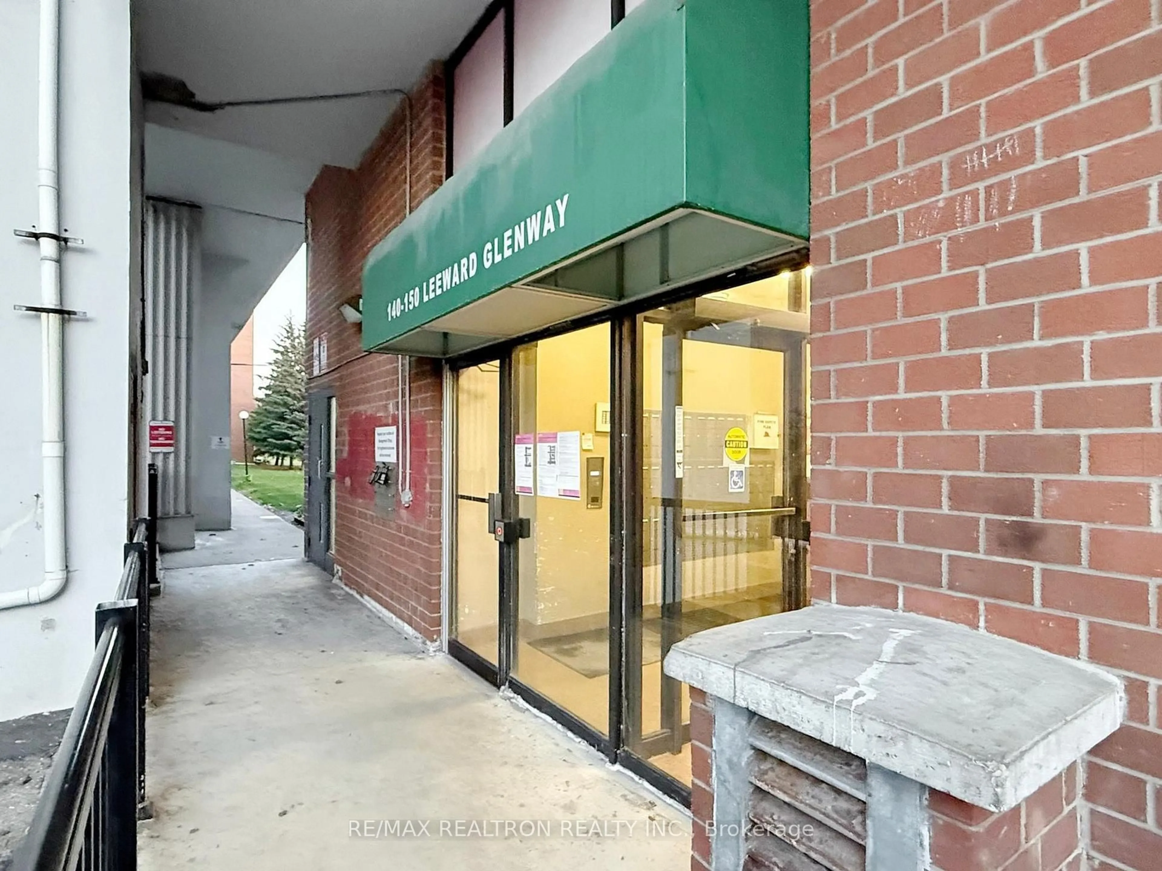 Indoor foyer for 150 Leeward Glwy #312, Toronto Ontario M3C 2Y9