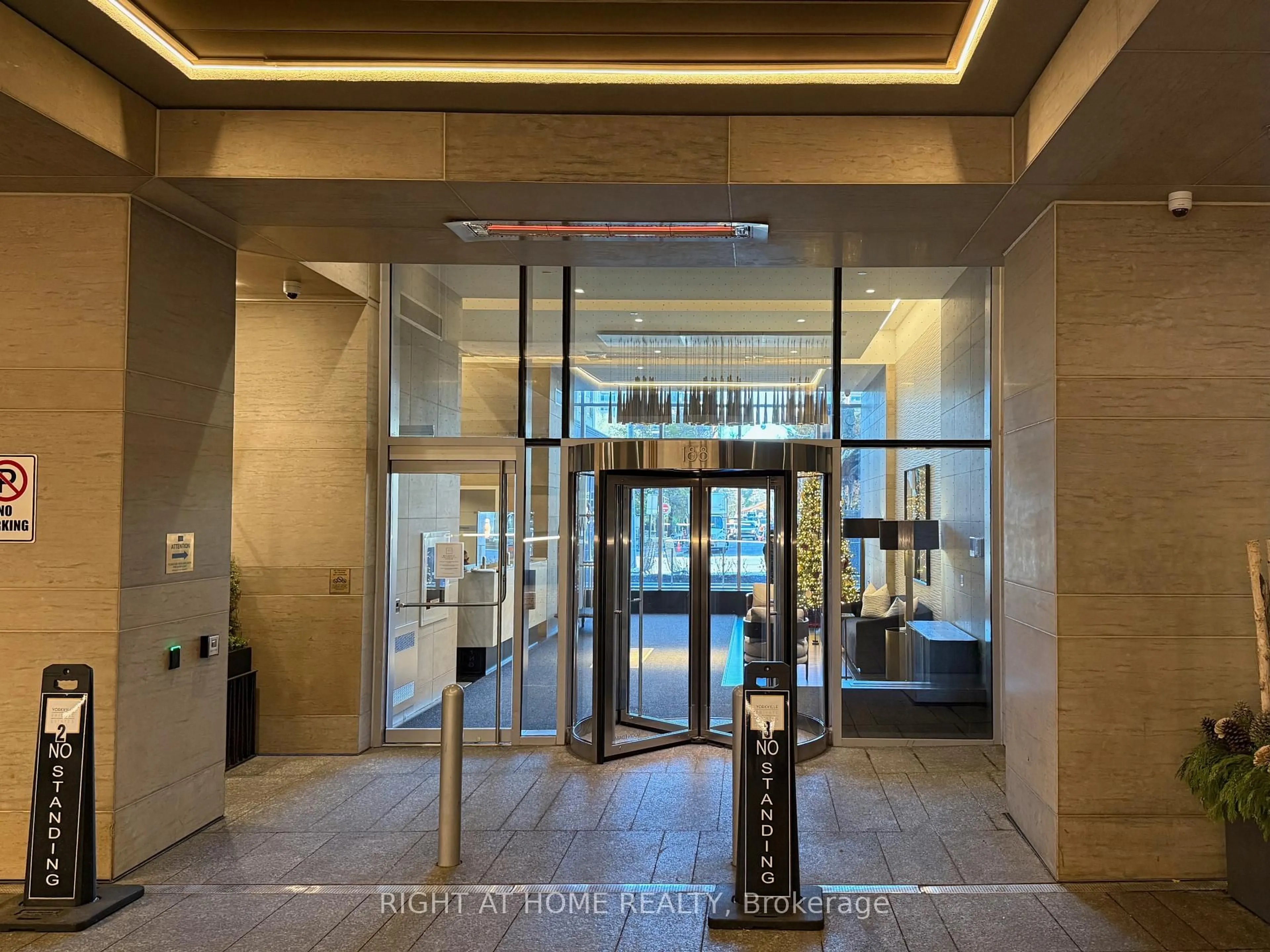 Indoor foyer for 188 Cumberland St #1201, Toronto Ontario M5R 0B6