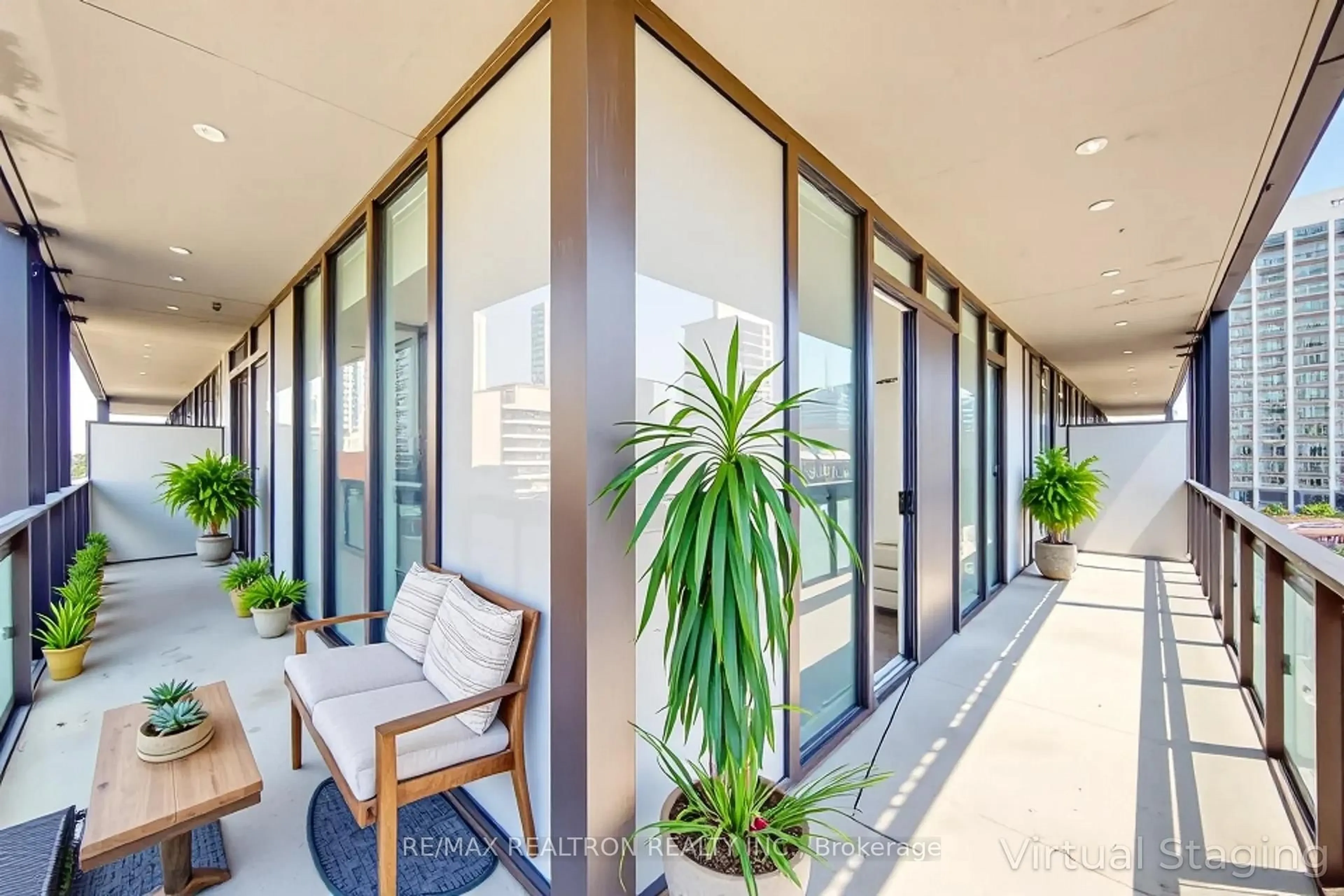 Indoor foyer for 8 Eglinton Ave #1602, Toronto Ontario M4P 1A6