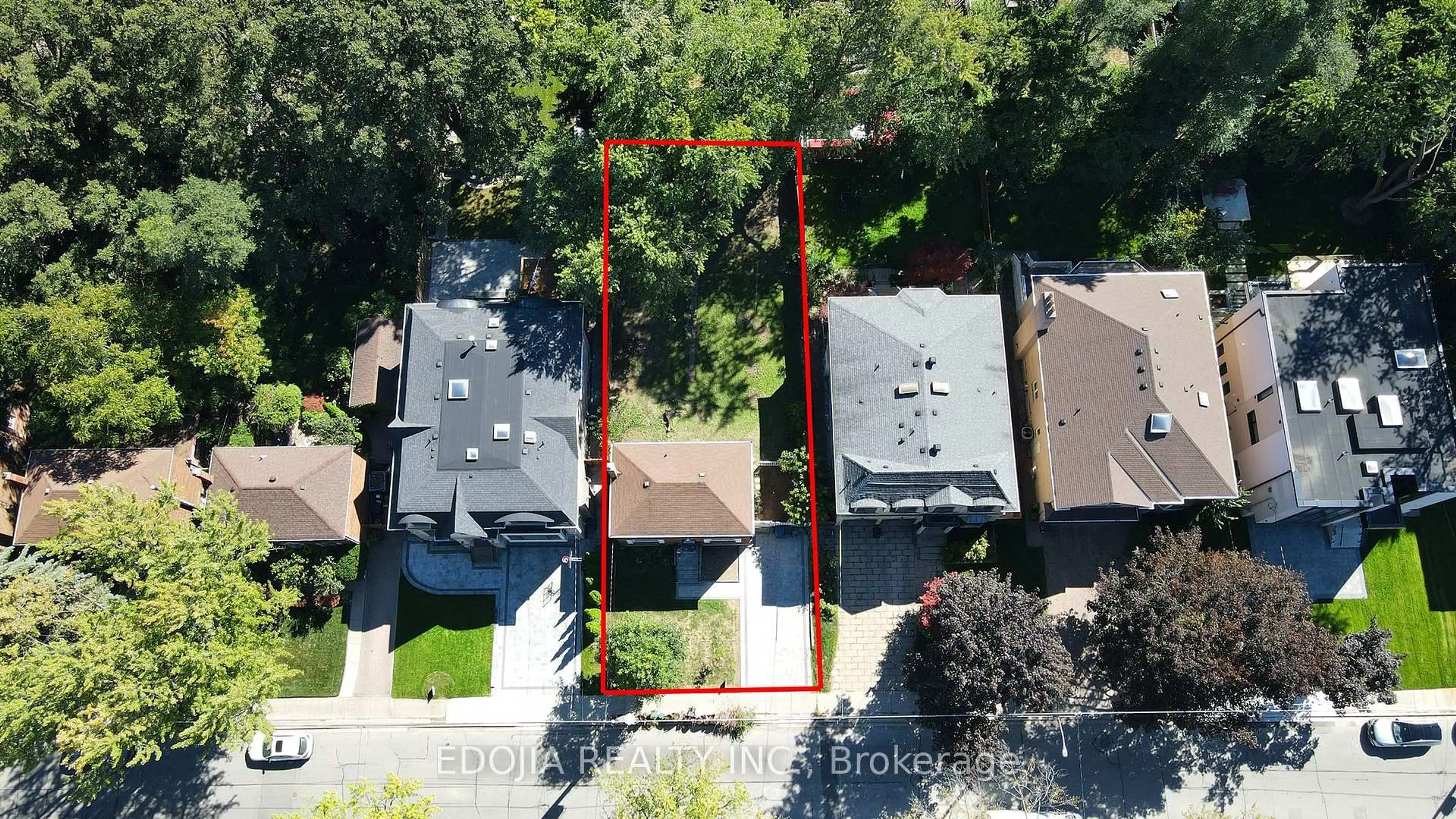 A pic from outside/outdoor area/front of a property/back of a property/a pic from drone, street for 229 Empress Ave, Toronto Ontario M2N 3V1