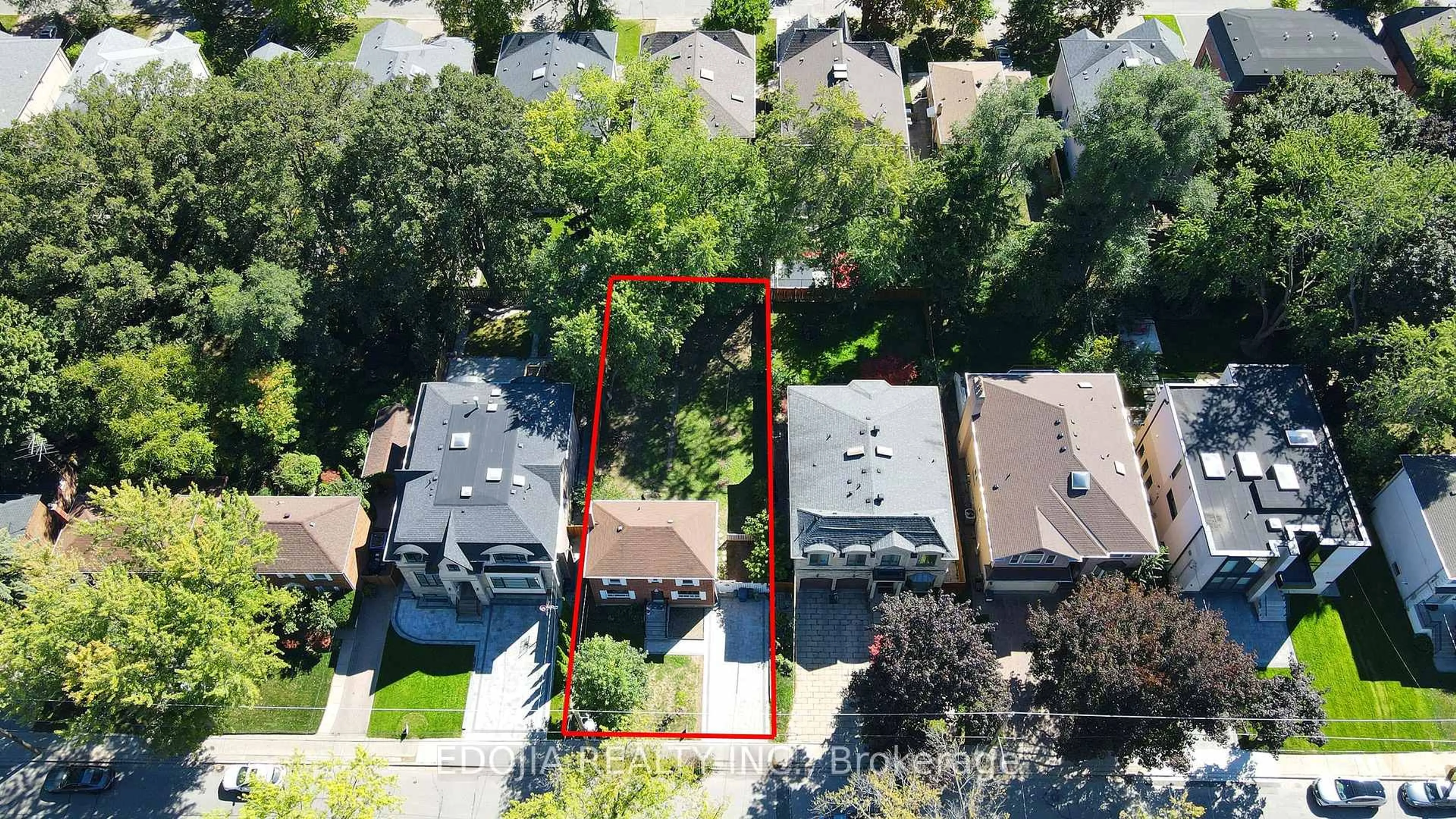 A pic from outside/outdoor area/front of a property/back of a property/a pic from drone, street for 229 Empress Ave, Toronto Ontario M2N 3V1