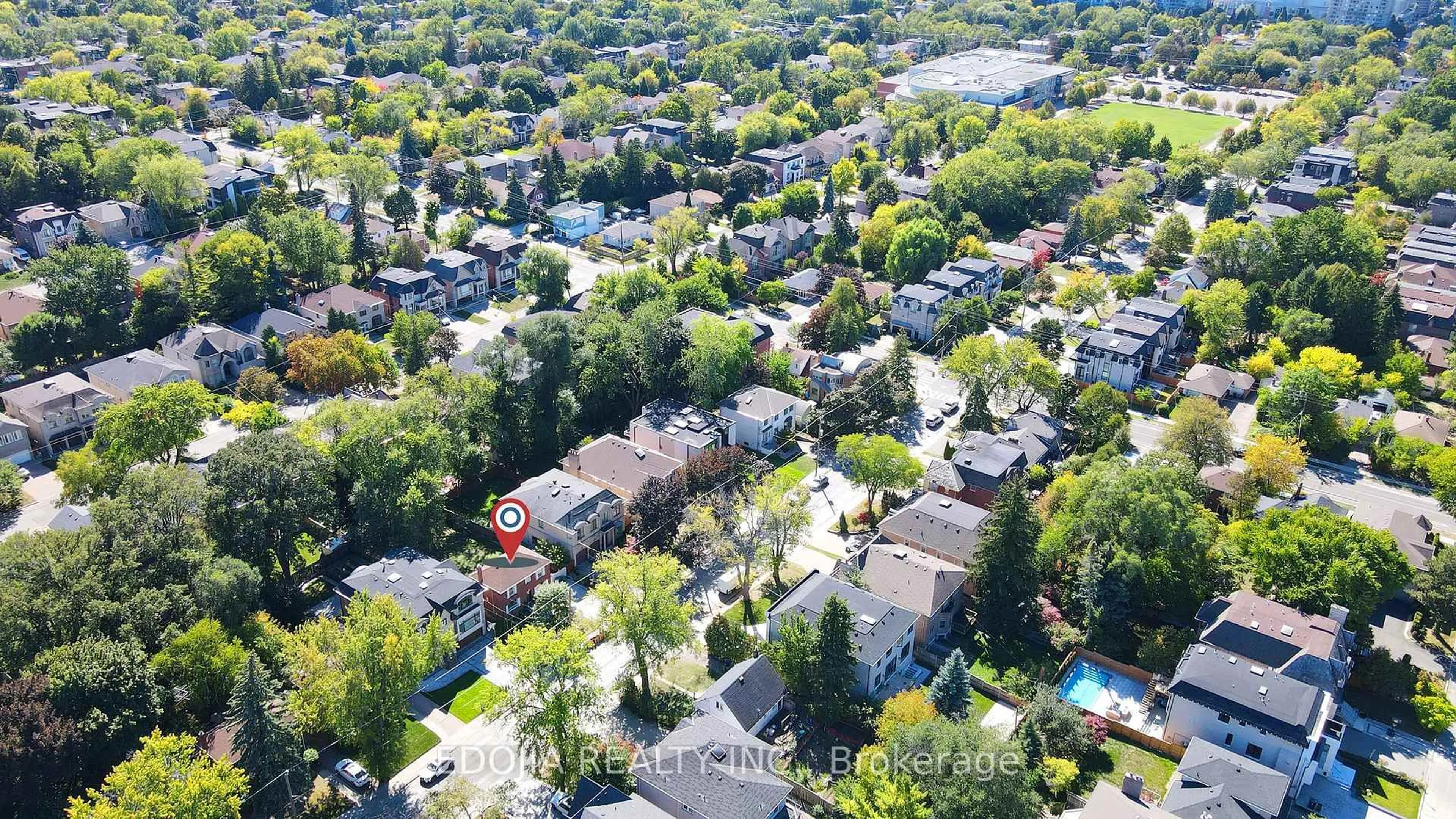 A pic from outside/outdoor area/front of a property/back of a property/a pic from drone, street for 229 Empress Ave, Toronto Ontario M2N 3V1