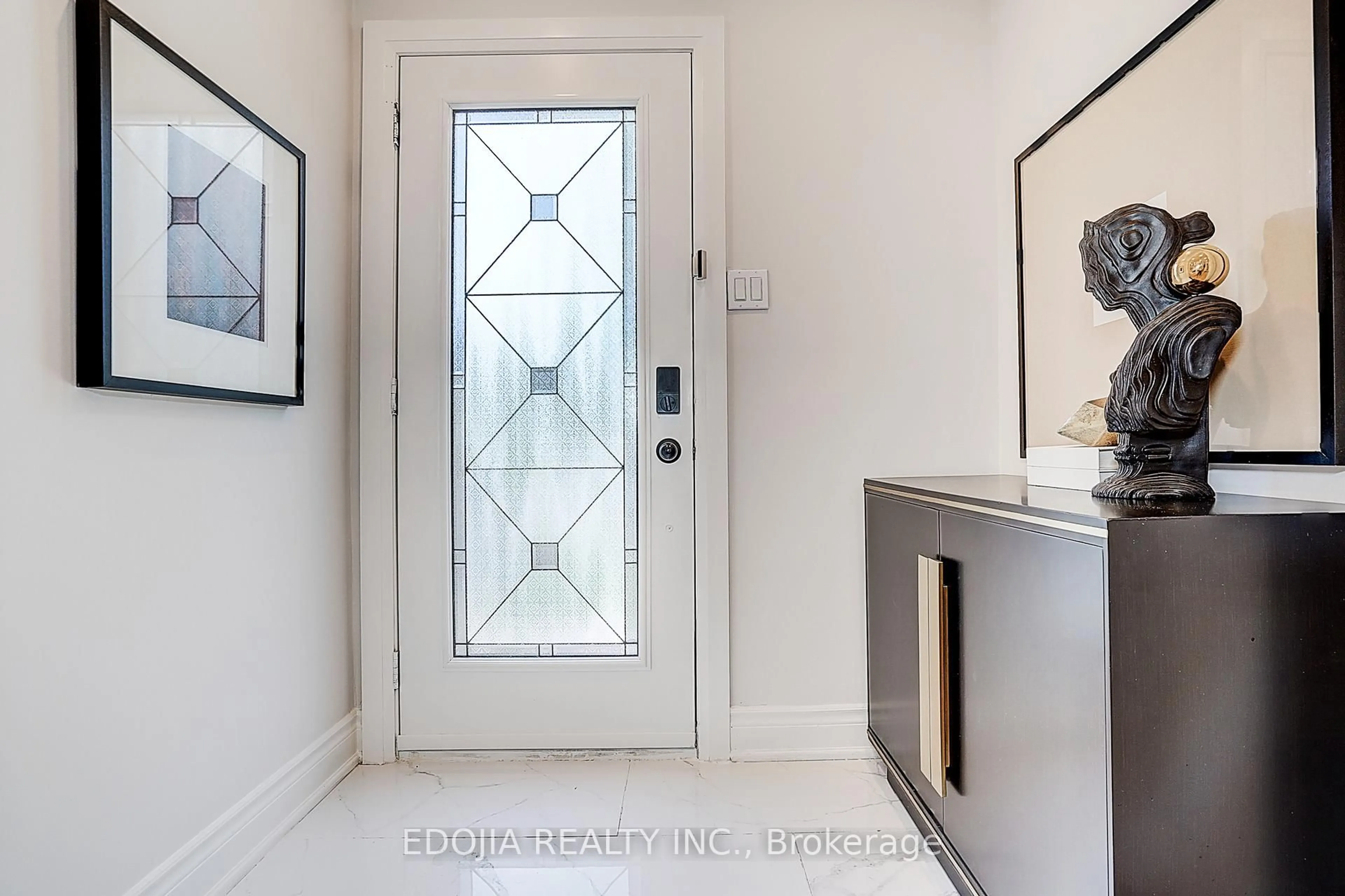 Indoor entryway for 229 Empress Ave, Toronto Ontario M2N 3V1