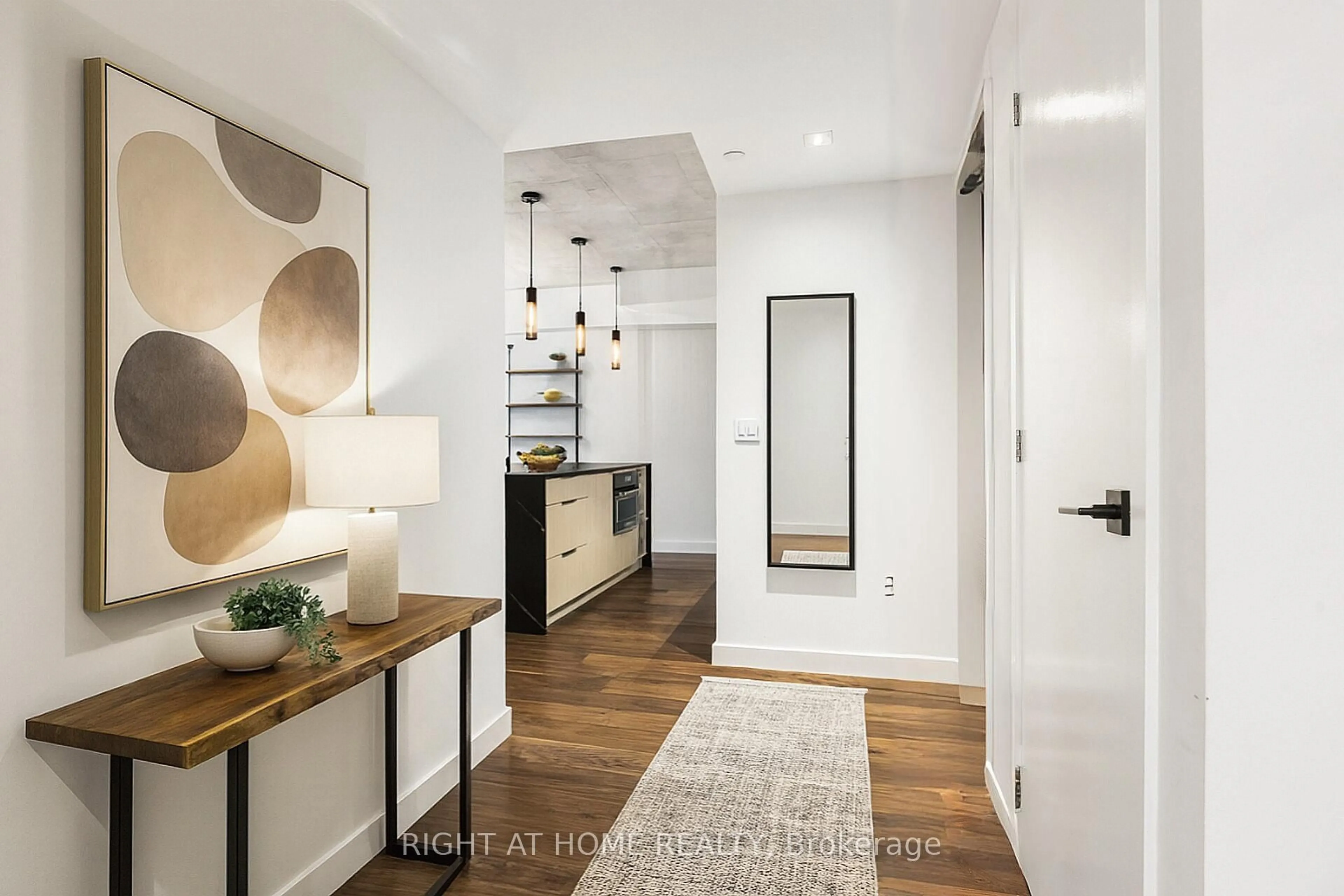 Indoor entryway for 55 STEWART St #929, Toronto Ontario M5V 2V1