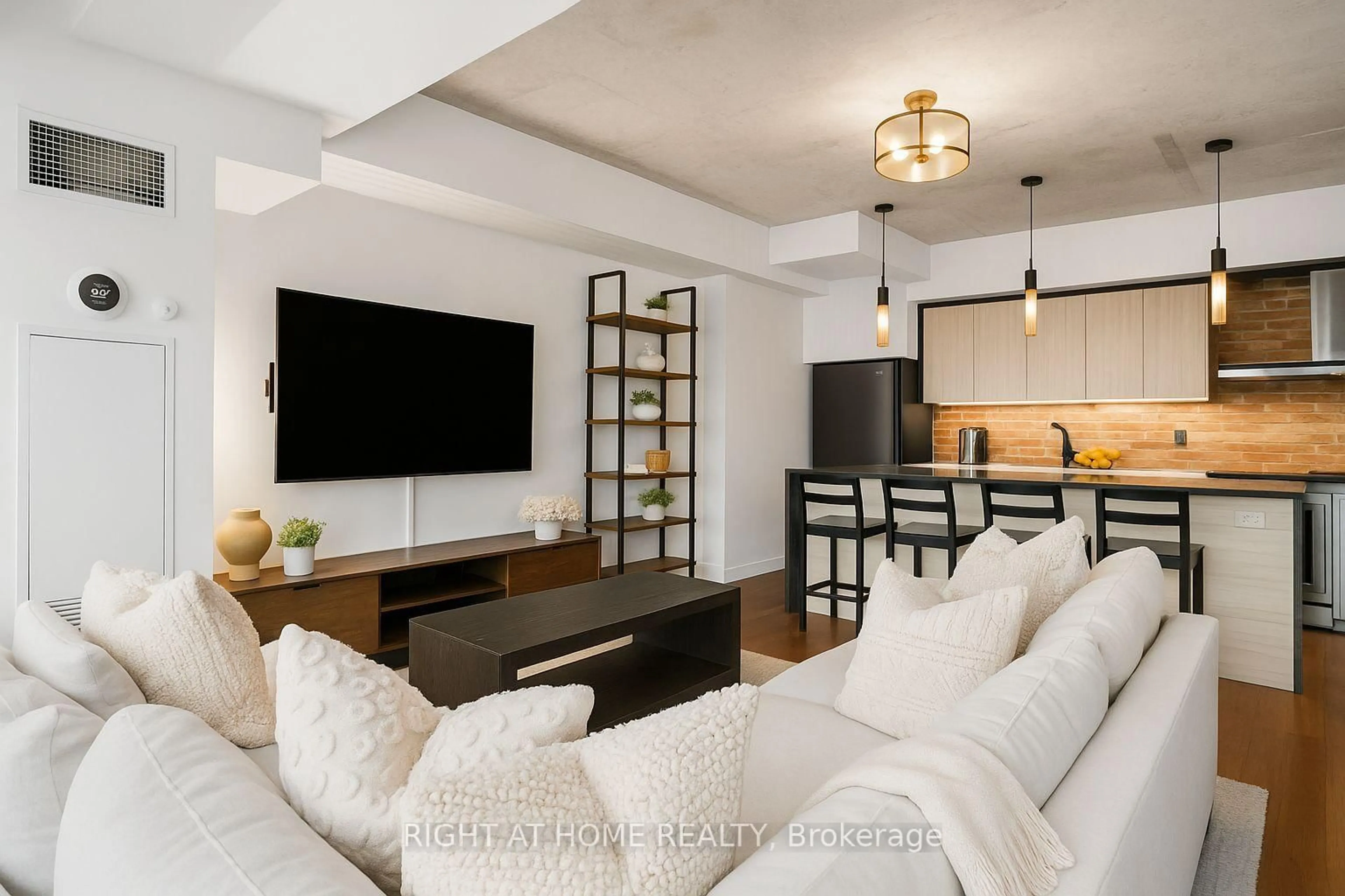 Living room with furniture, unknown for 55 STEWART St #929, Toronto Ontario M5V 2V1