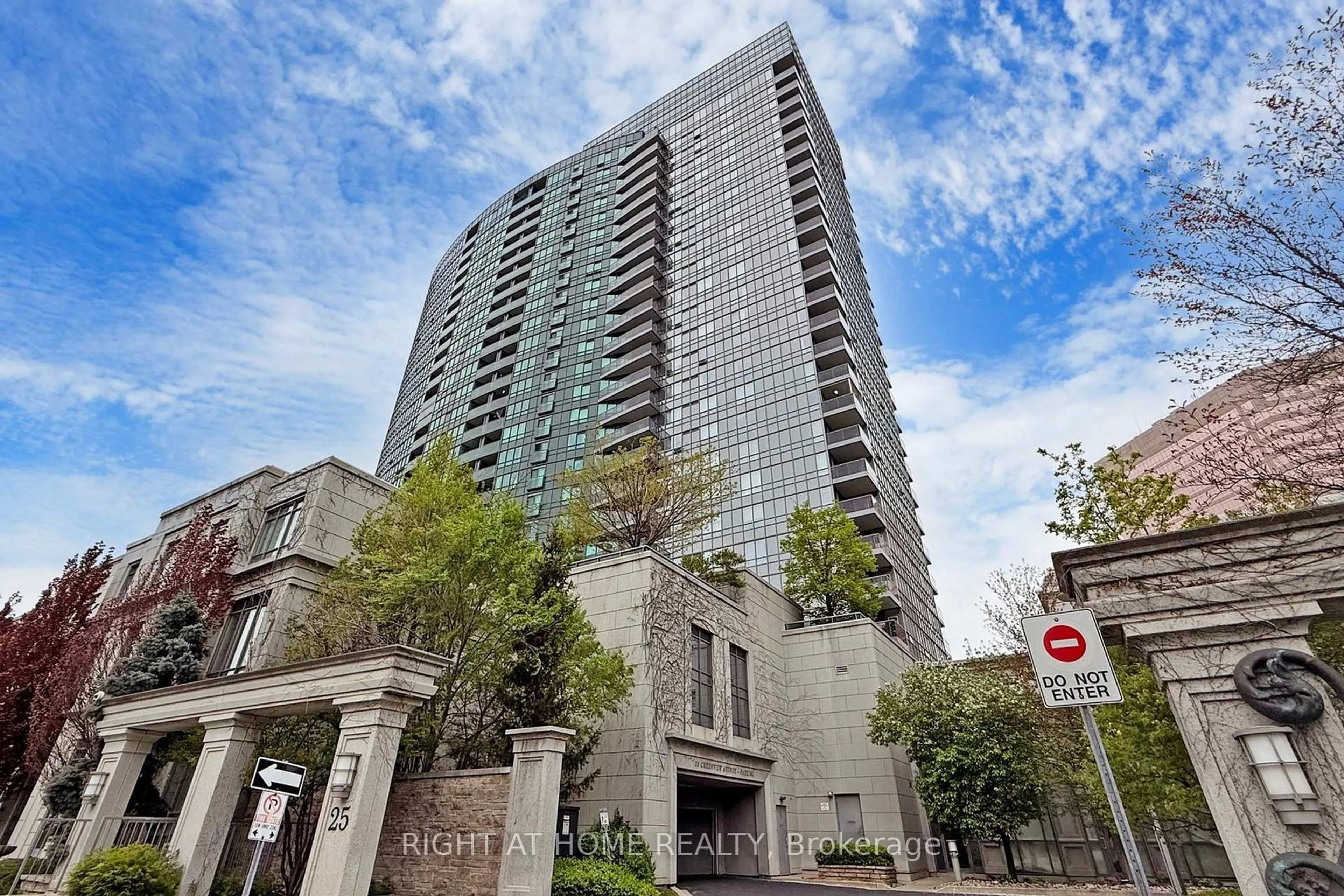 Indoor foyer for 25 Greenview Ave #2021, Toronto Ontario M2M 0A5
