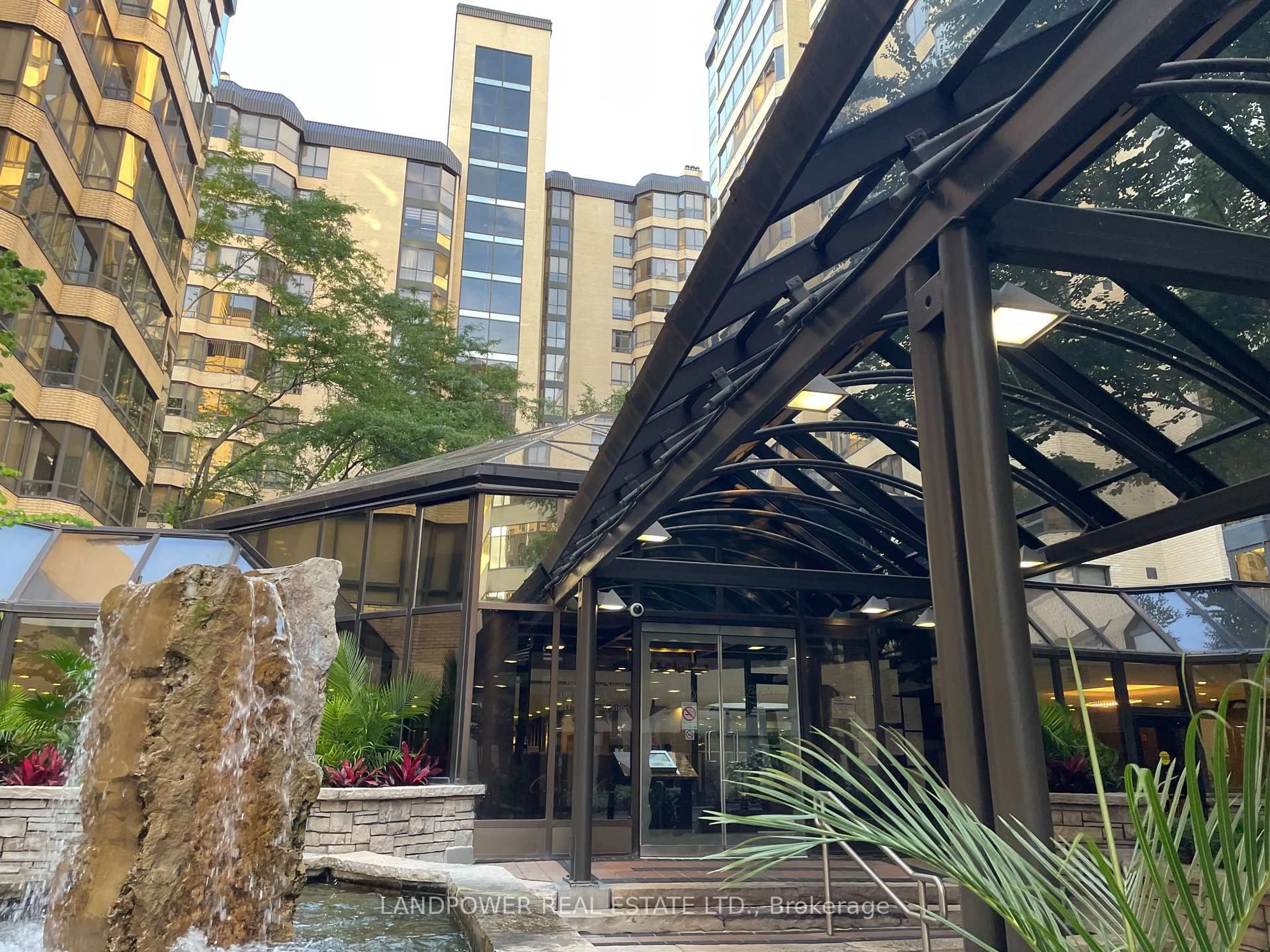 Indoor foyer for 195 St. Patrick St #508, Toronto Ontario M5T 2Y8