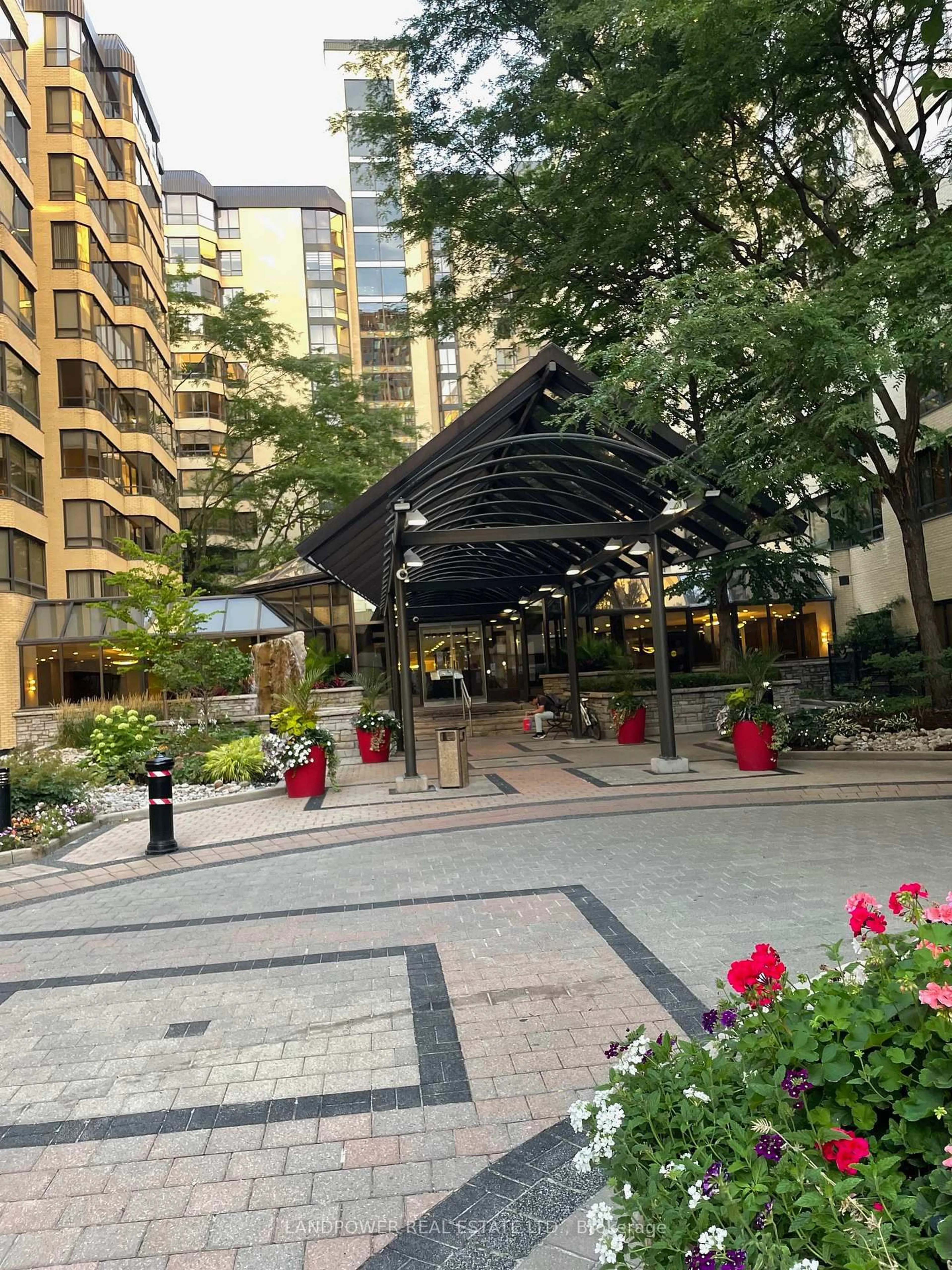 Patio, street for 280 Simcoe St #903, Toronto Ontario M5T 2Y5