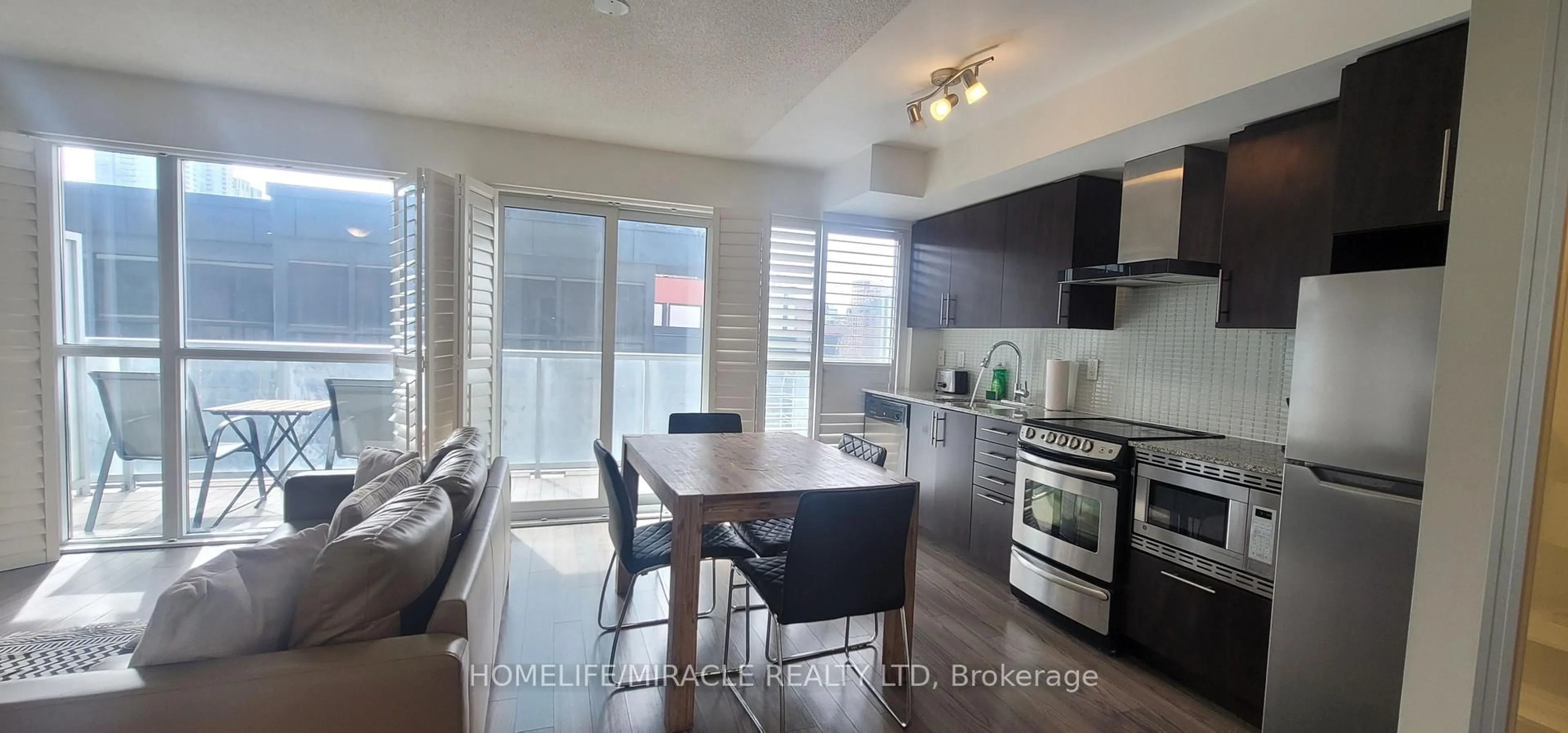 Open concept kitchen, ceramic/tile floor for 352 Front St #414, Toronto Ontario M5V 0K3