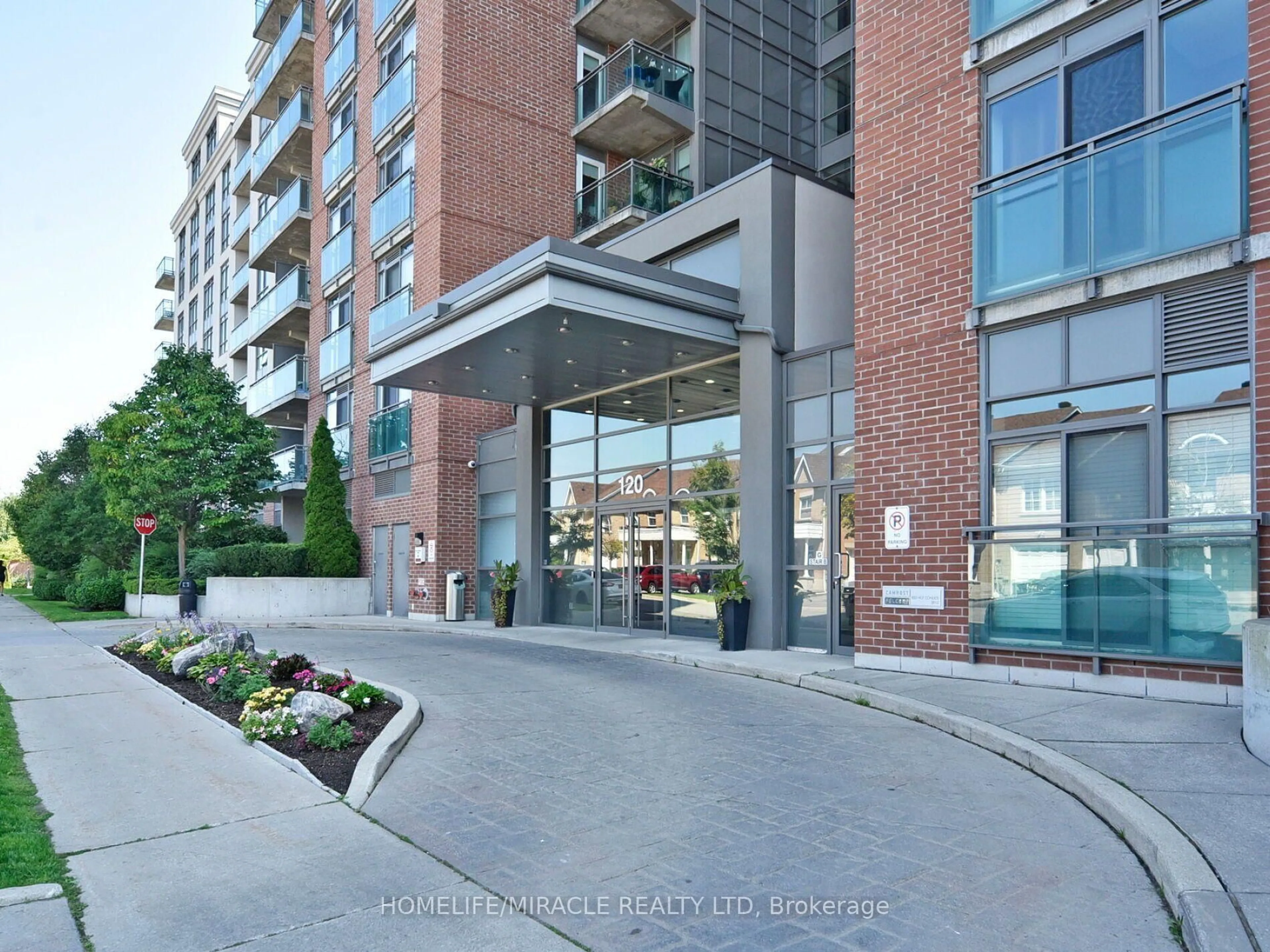 Indoor foyer for 120 Dallimore Circ #519, Toronto Ontario M3C 4J1