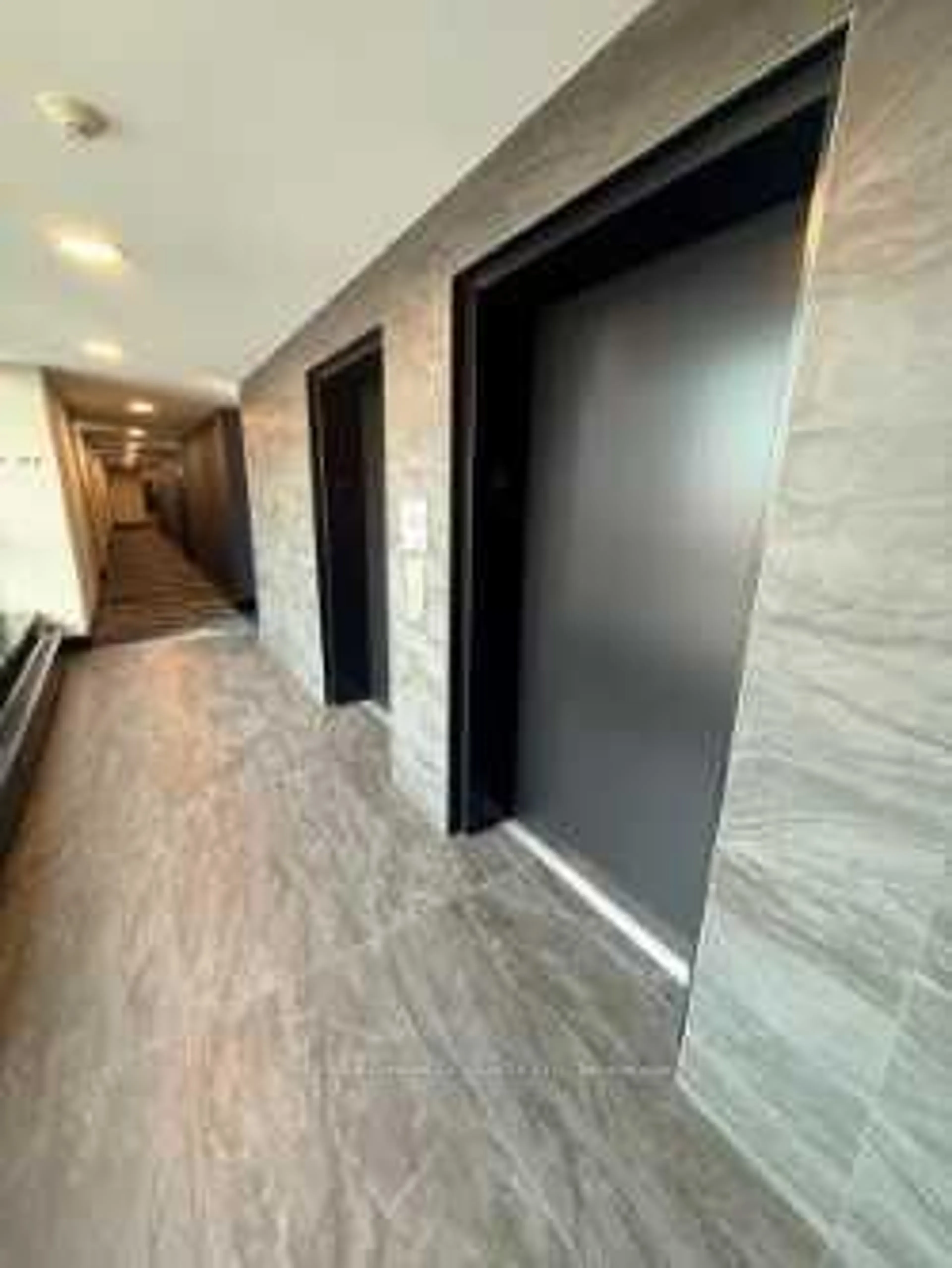 Indoor foyer for 120 Dallimore Circ #519, Toronto Ontario M3C 4J1