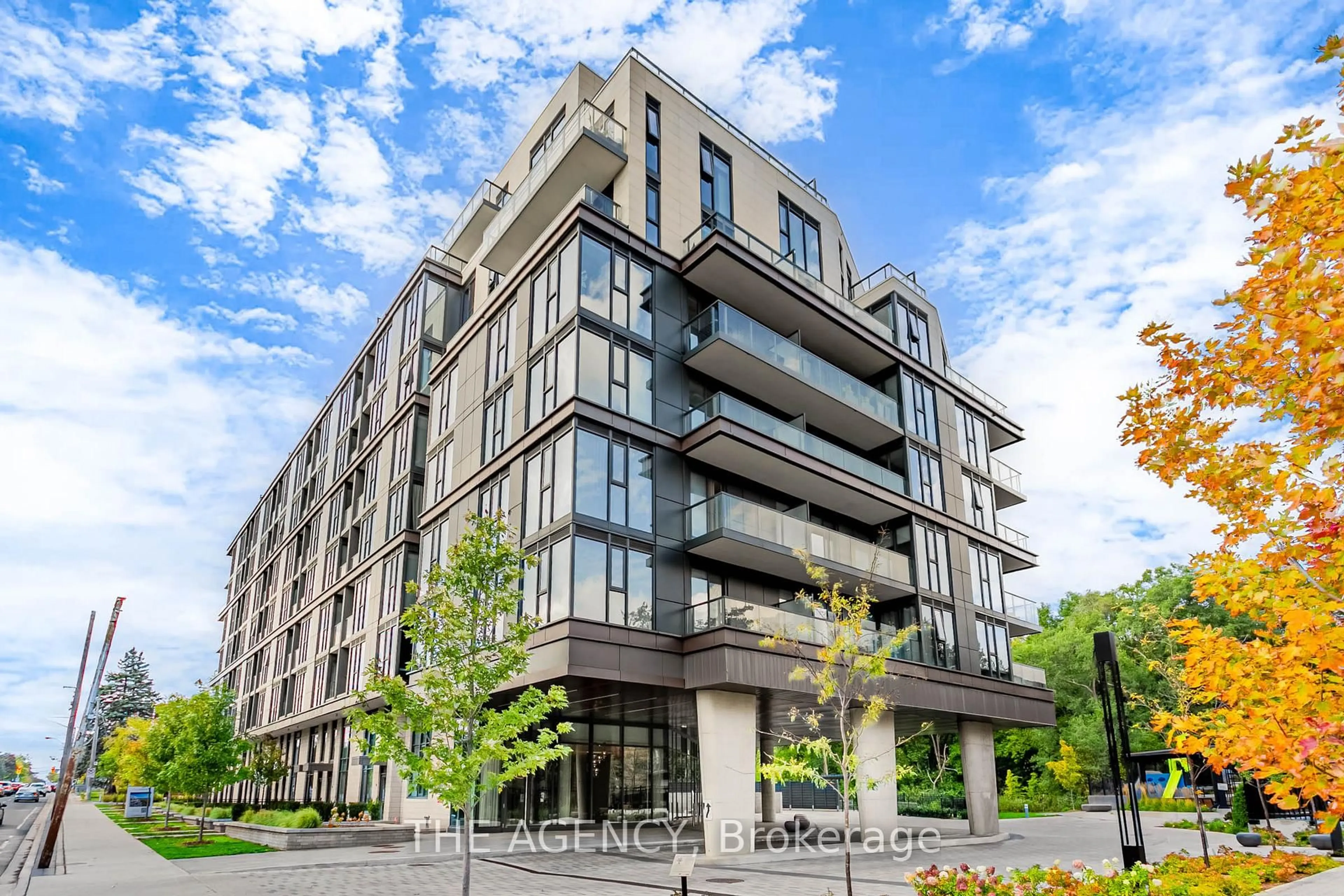 Patio, building for 250 Lawrence Ave #204, Toronto Ontario M4N 1T4