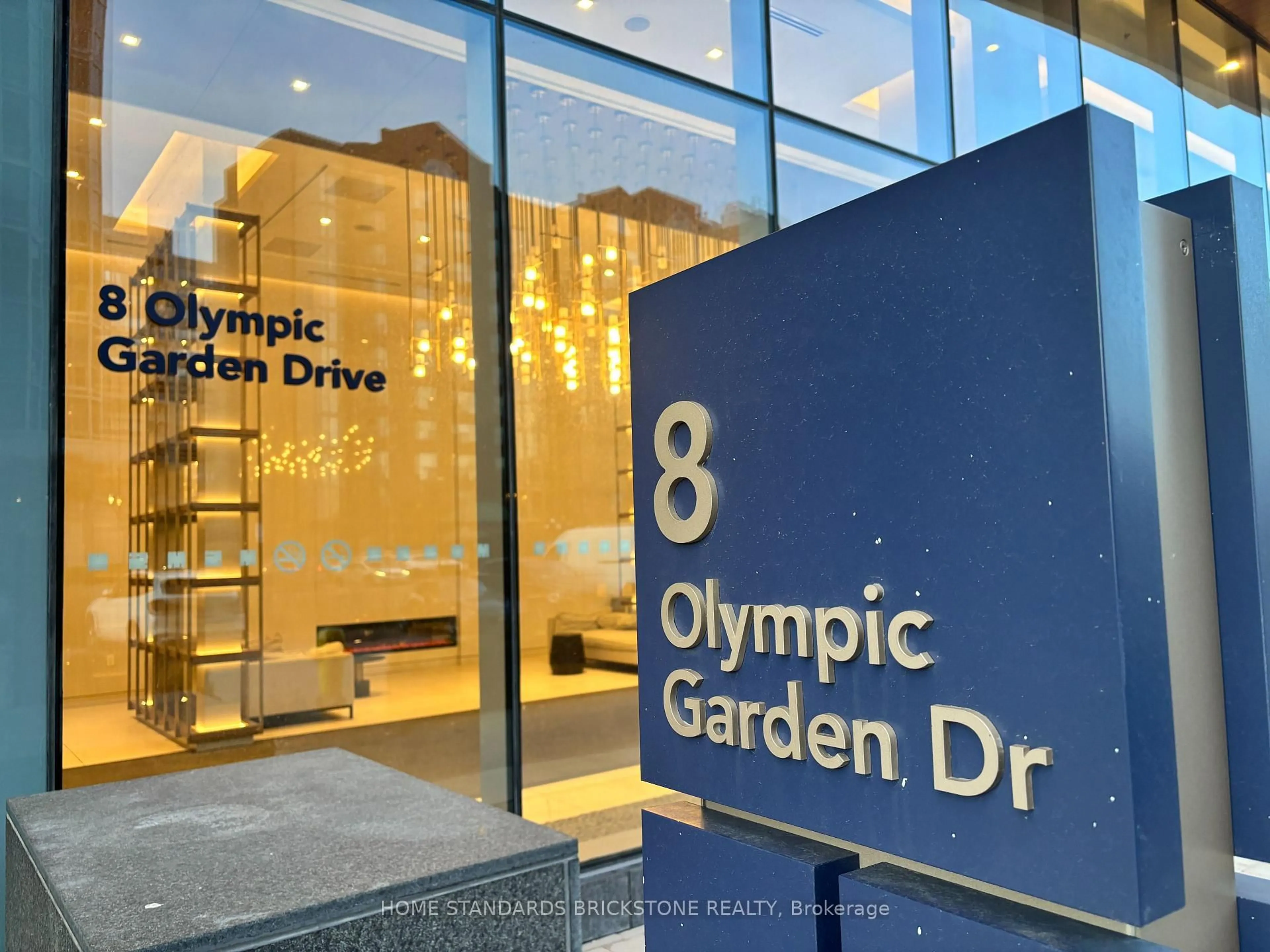 Indoor foyer for 8 Olympic Garden Dr #S507, Toronto Ontario M2M 0B9