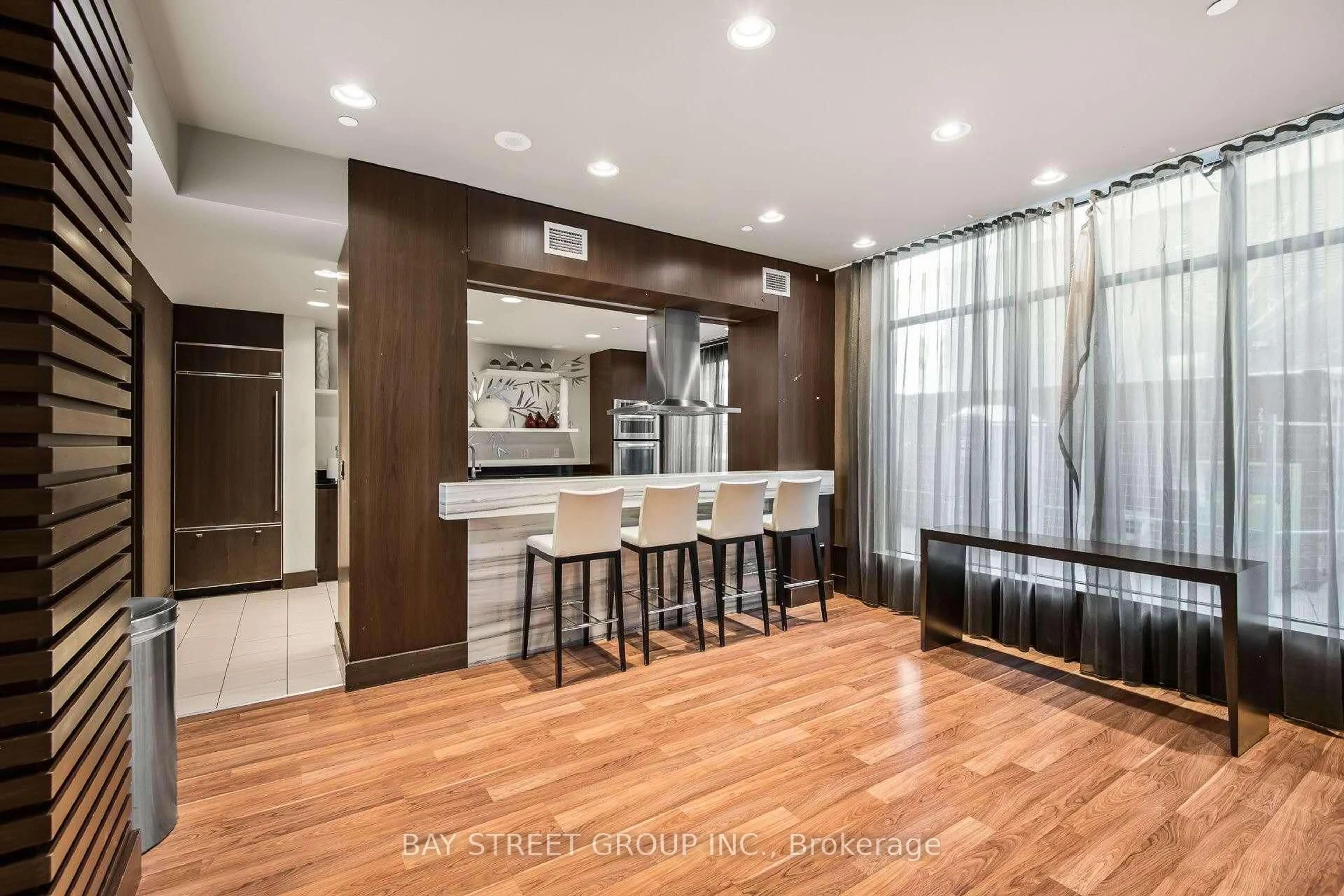 Open concept kitchen, wood/laminate floor for 33 Sheppard Ave #707, Toronto Ontario M2N 7K1