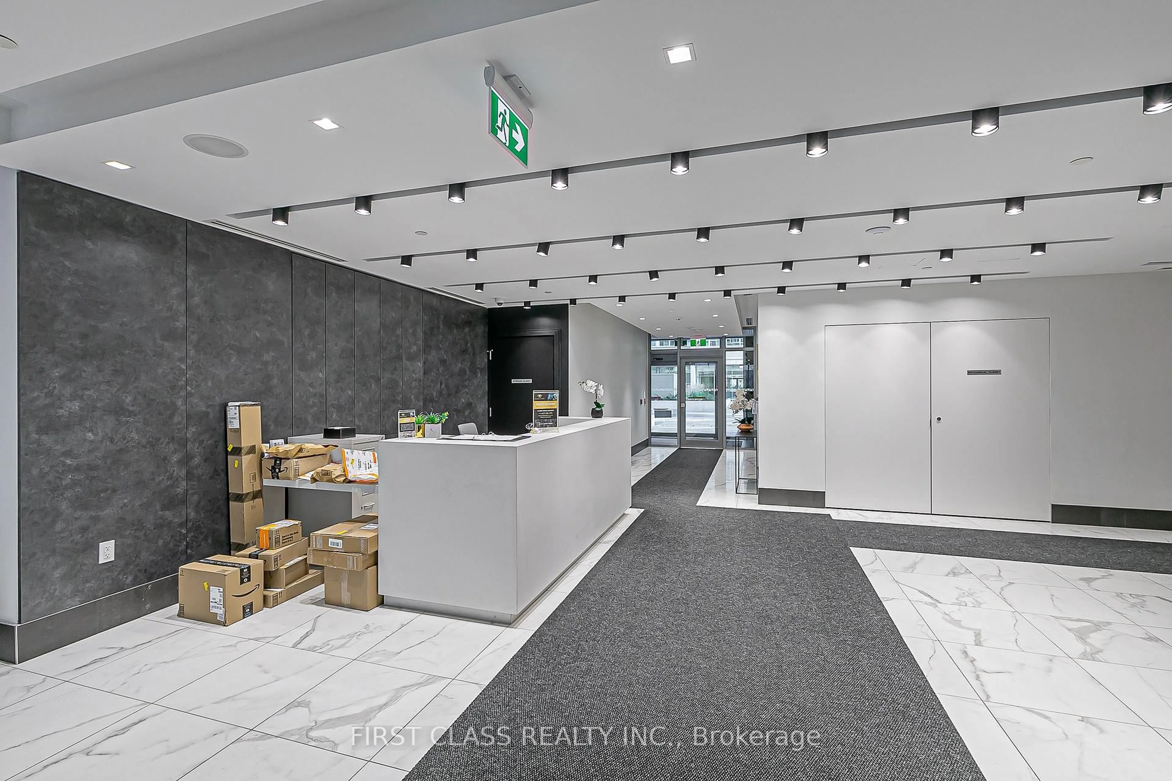 Indoor foyer for 25 Holly St #706, Toronto Ontario M4S 0E3