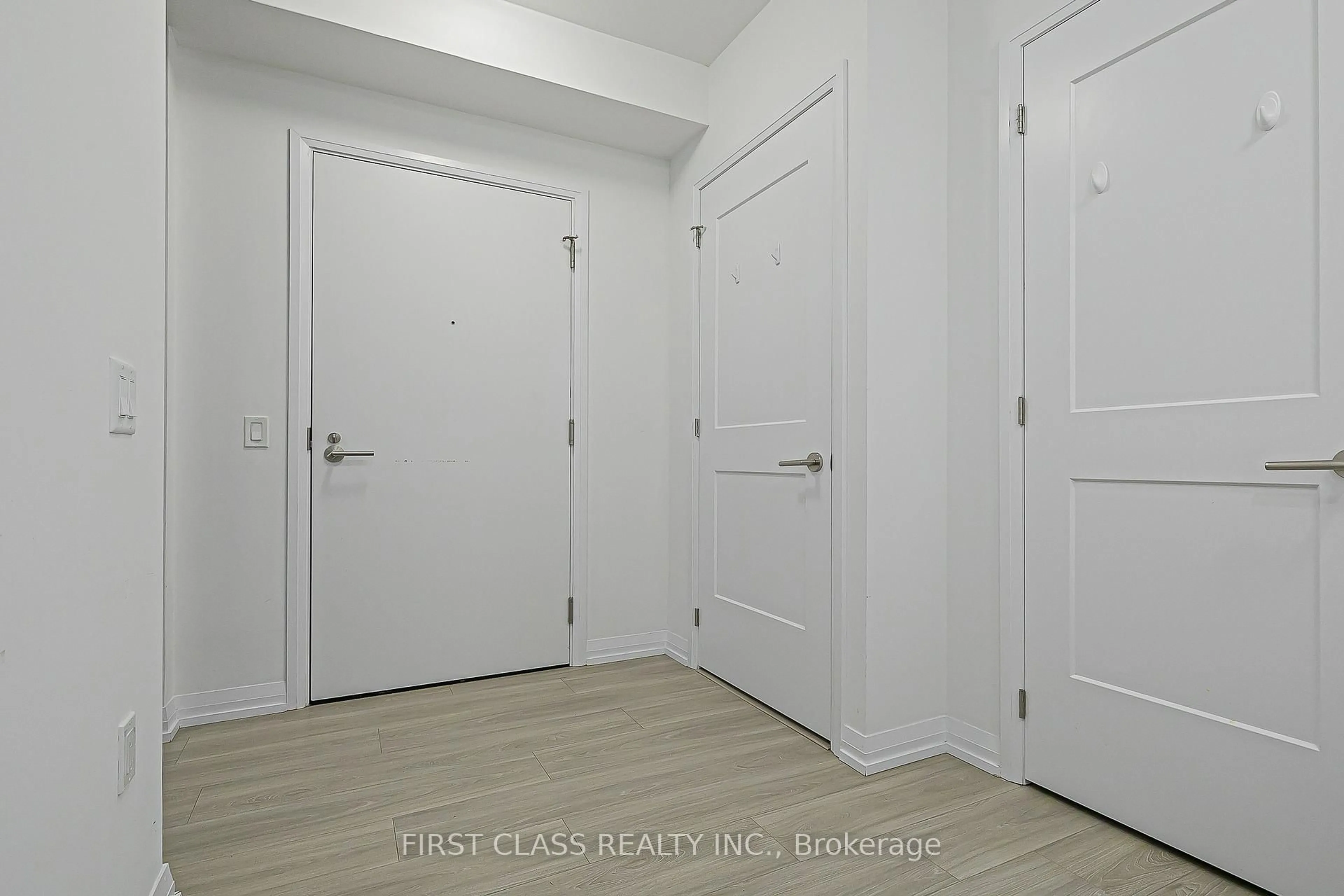 Indoor entryway for 25 Holly St #706, Toronto Ontario M4S 0E3