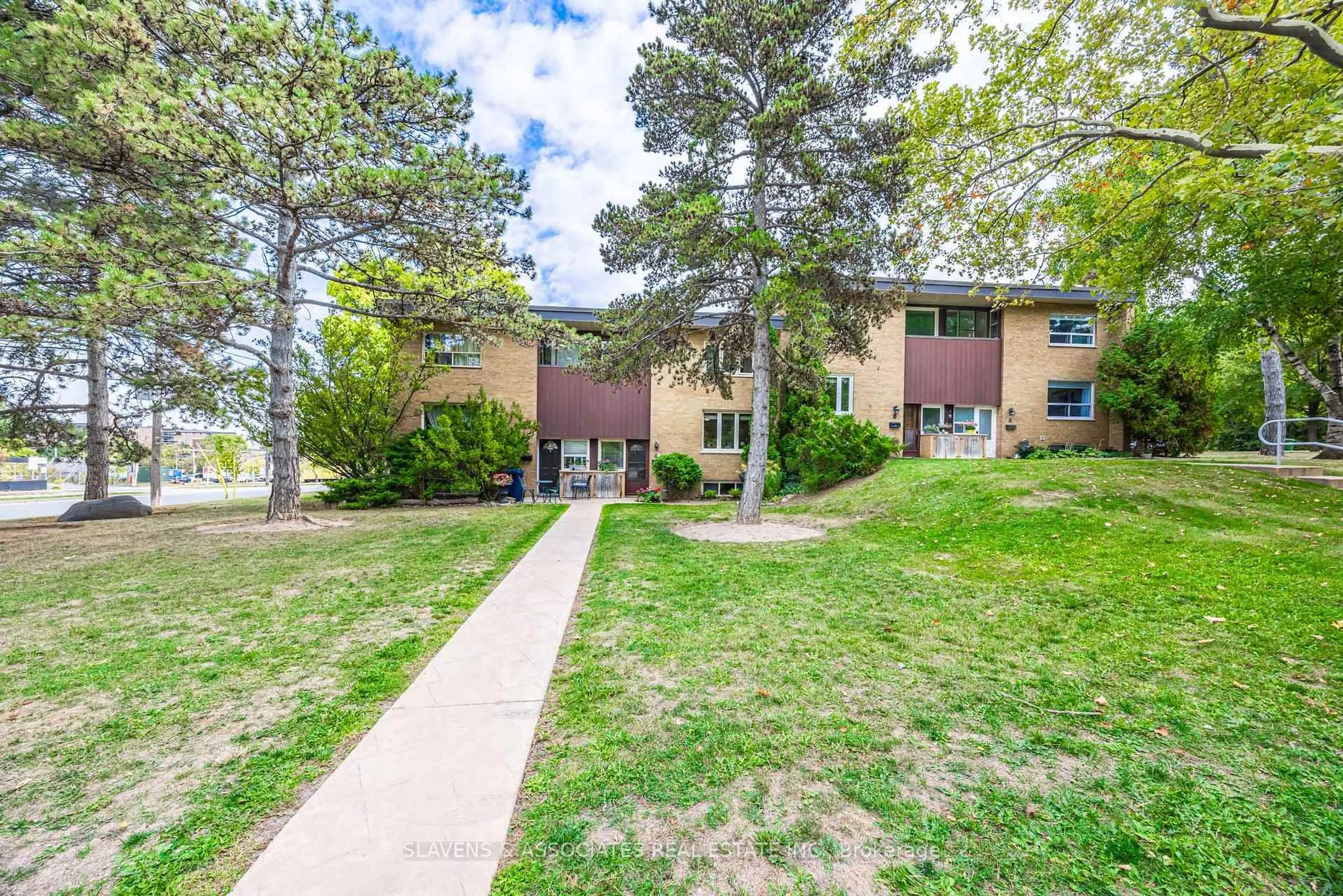 Unknown for 4 Burdock Lane, Toronto Ontario M3C 2G5