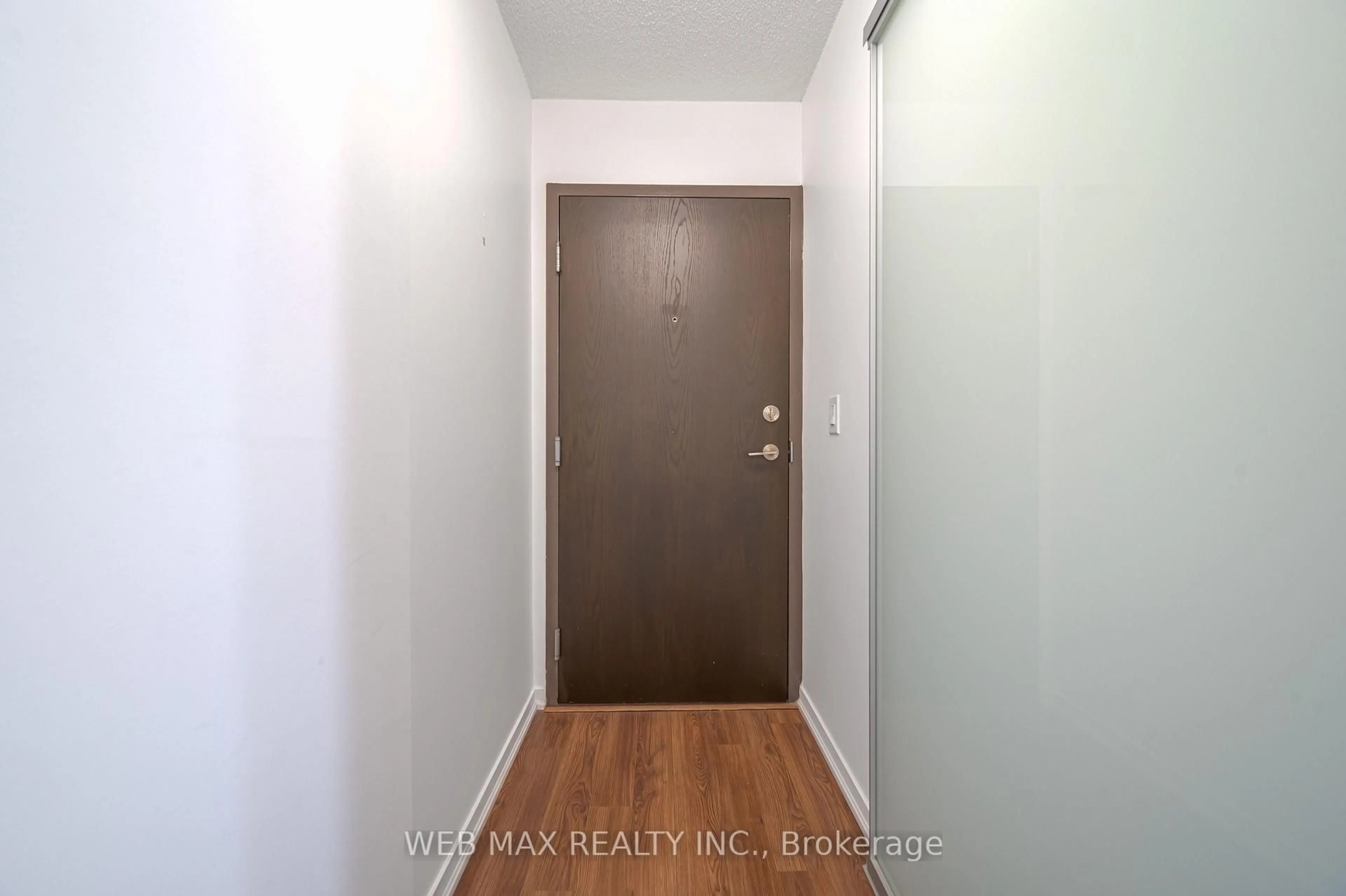 Indoor entryway for 36 Lisgar St #205, Toronto Ontario M6J 0C7