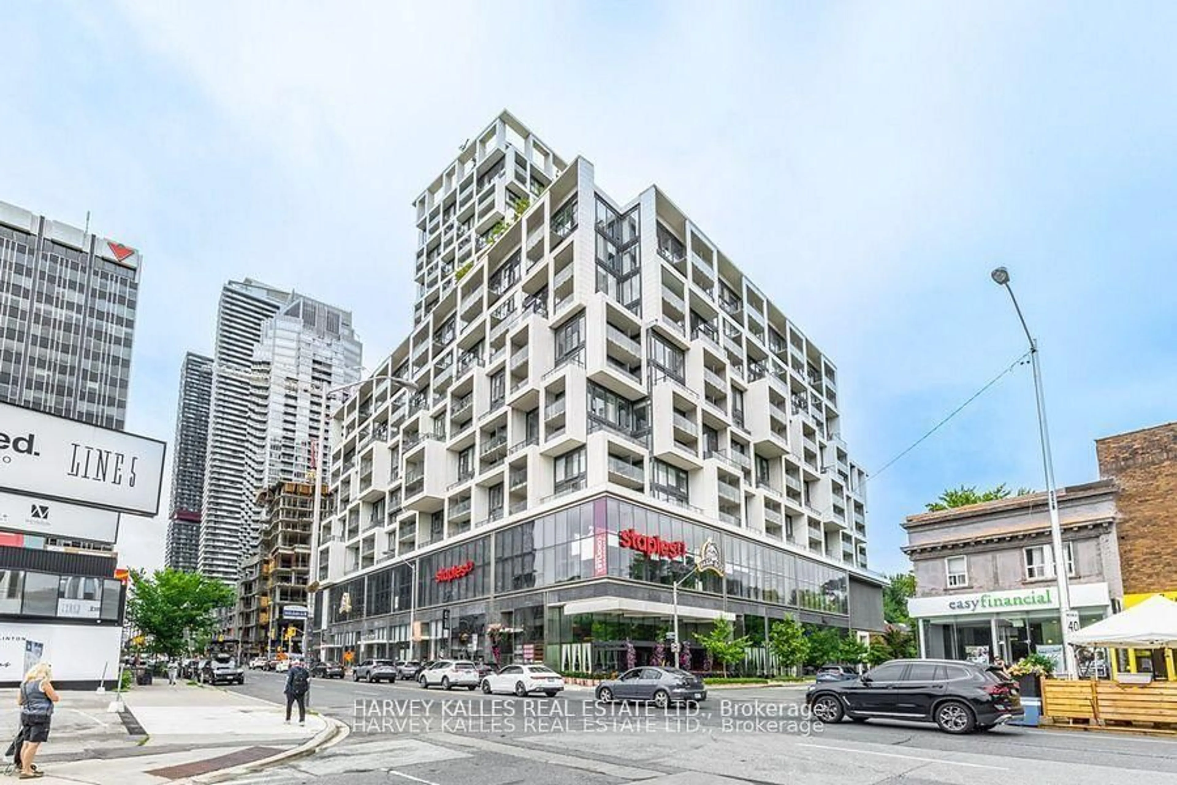 Patio, building for 8 Hillsdale Ave #827, Toronto Ontario M4S 0B1