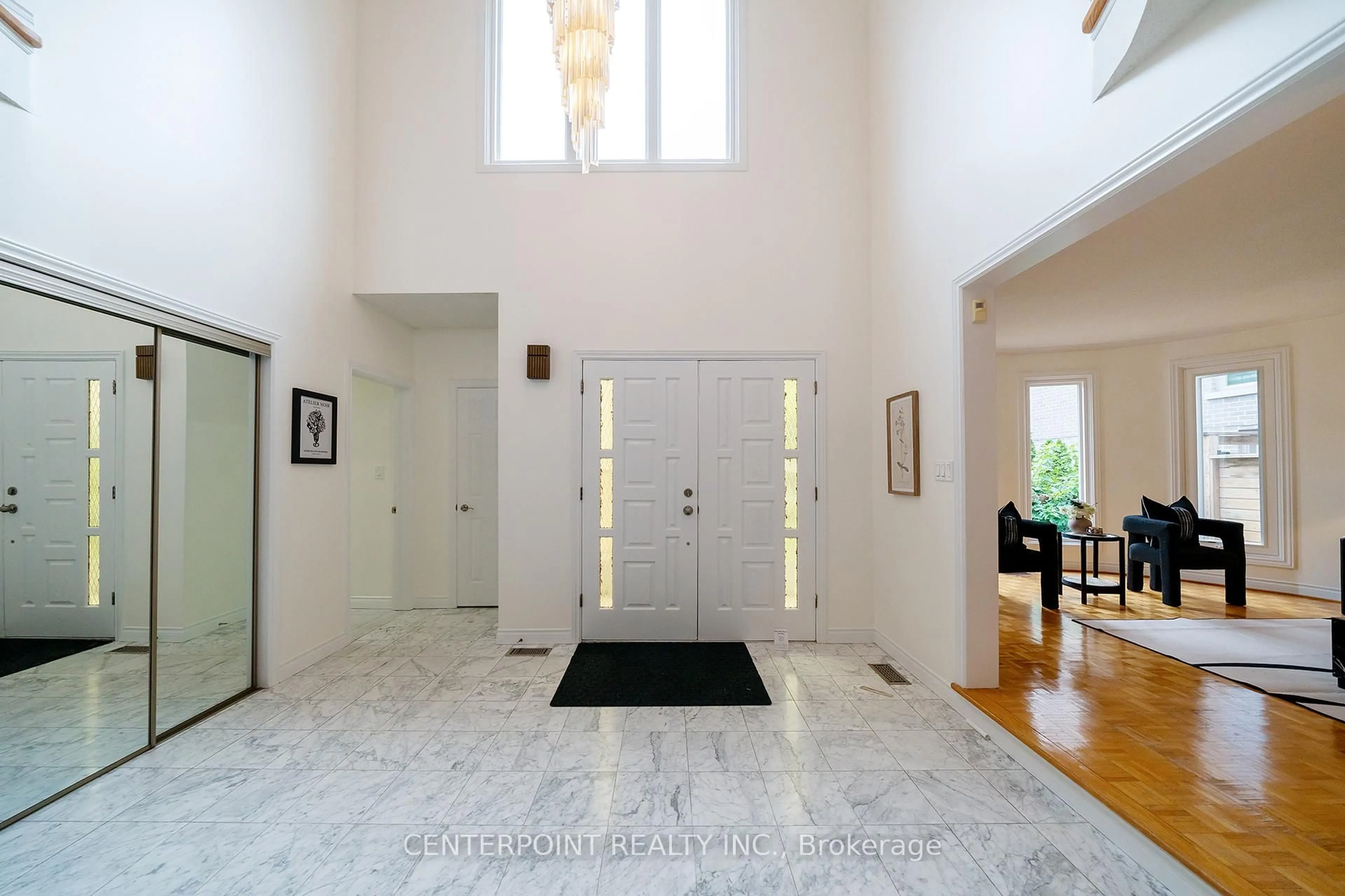 Indoor foyer for 310 Holmes Ave, Toronto Ontario M2N 4N3