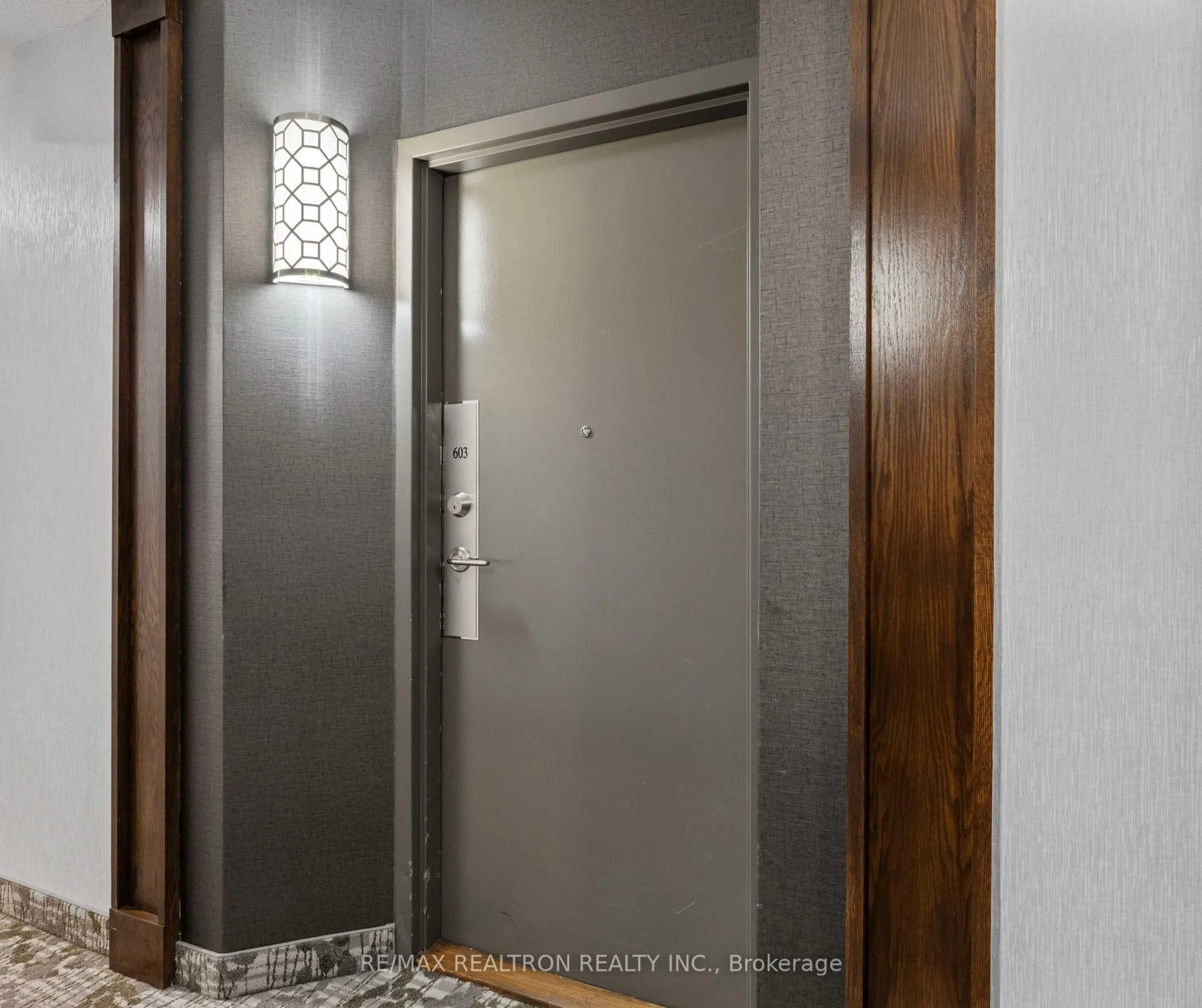 Indoor foyer for 1131 Steeles Ave #603, Toronto Ontario M2R 3W8