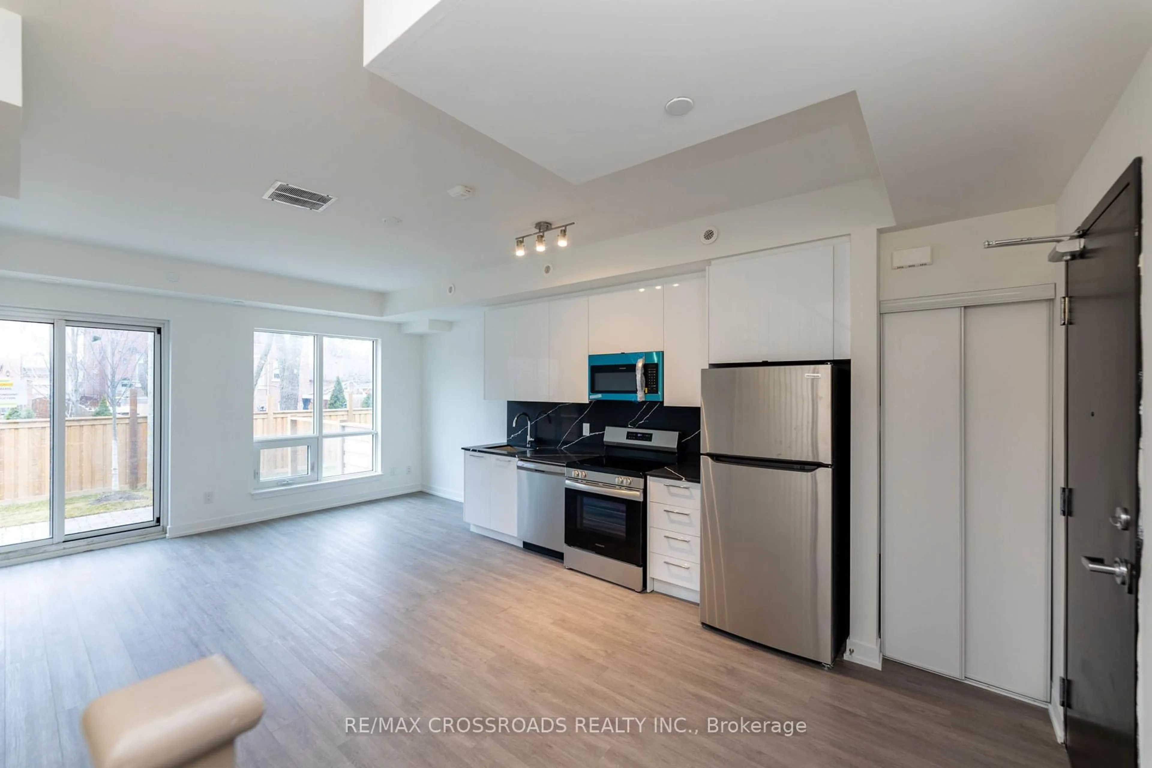 Open concept kitchen, unknown for 861 Sheppard Ave #Th47, Toronto Ontario M3H 2T5