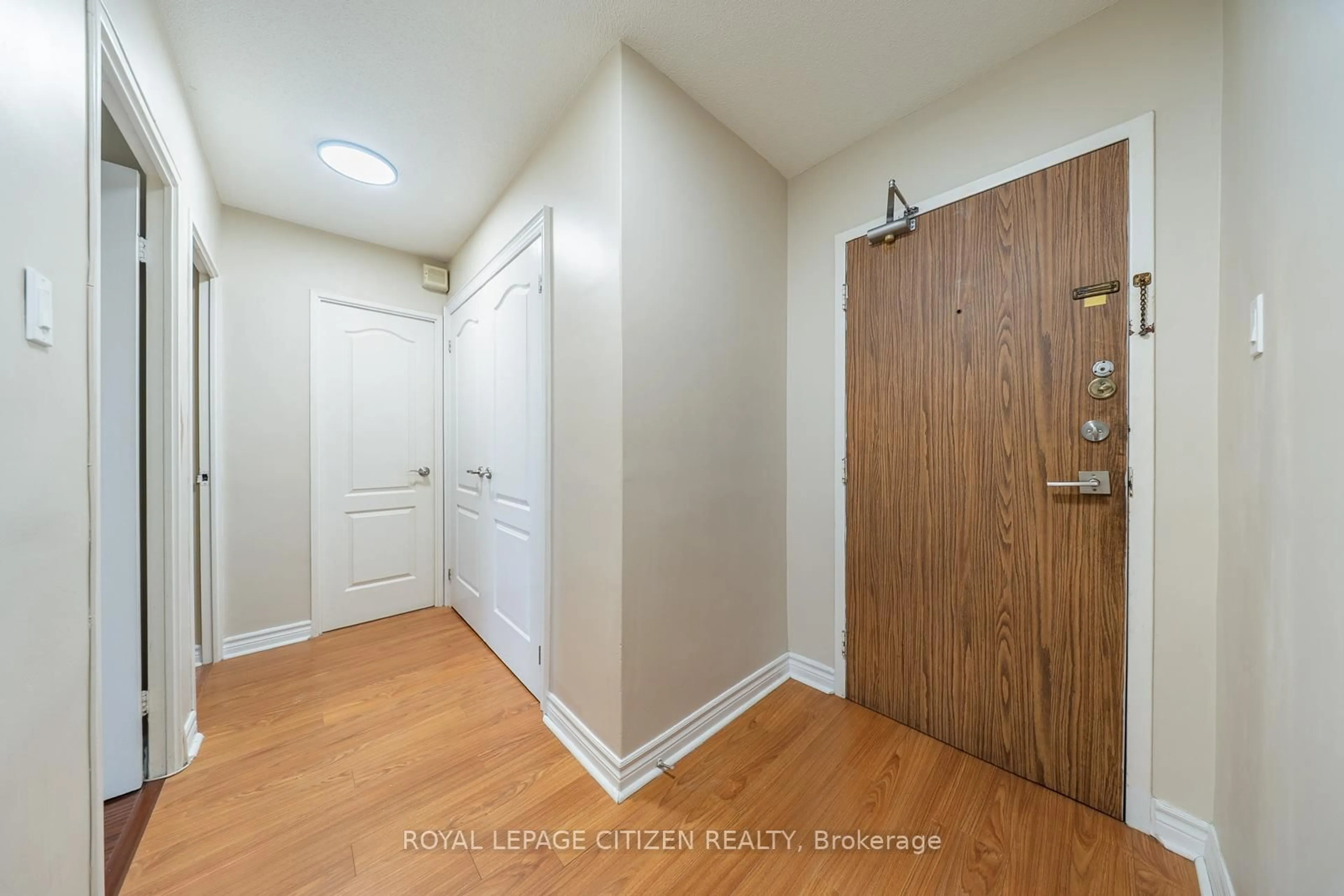 Indoor entryway for 260 Seneca Hill Dr #202, Toronto Ontario M2J 4S6