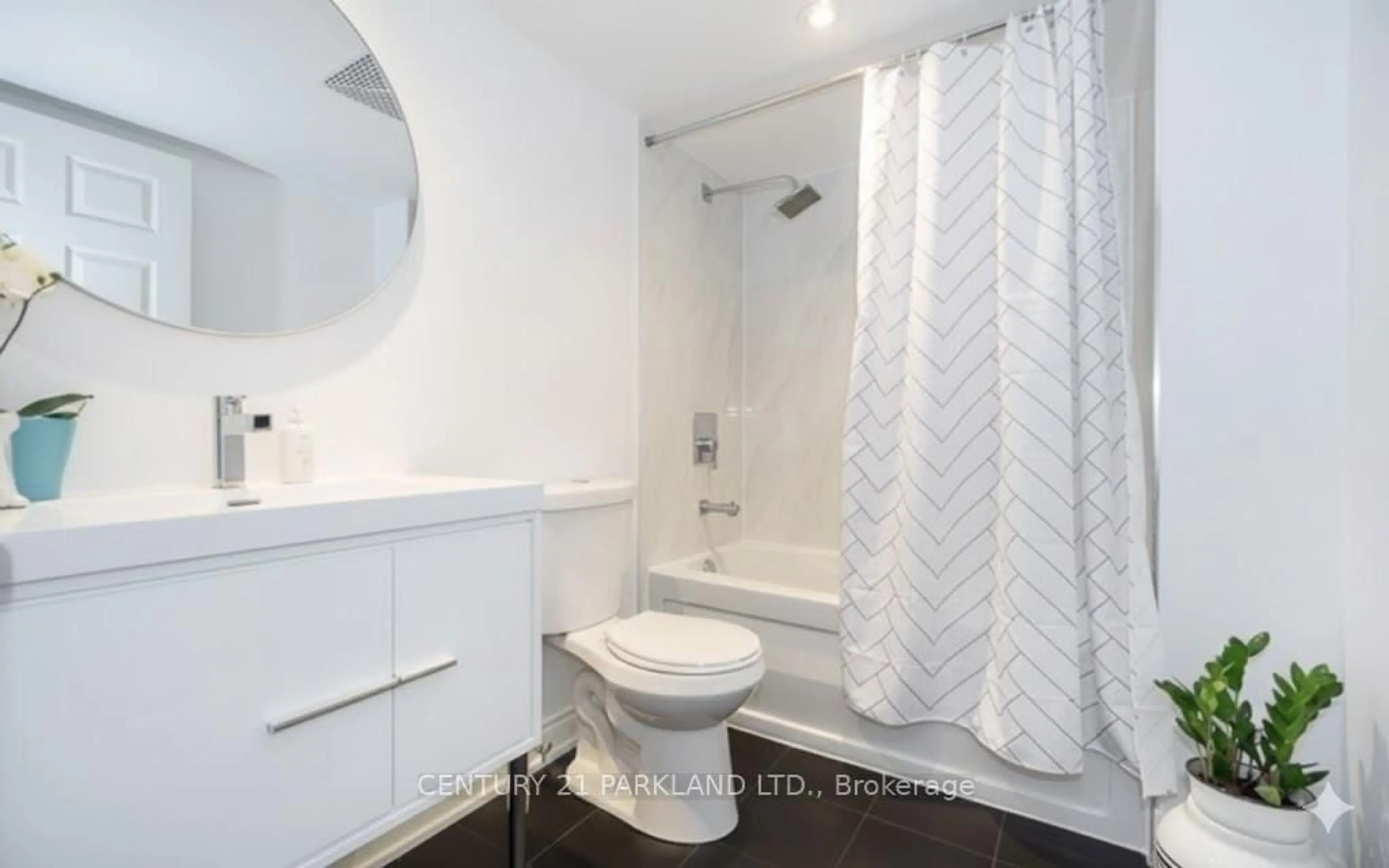 Standard bathroom, unknown for 270 Wellington St #325, Toronto Ontario M5V 3P5