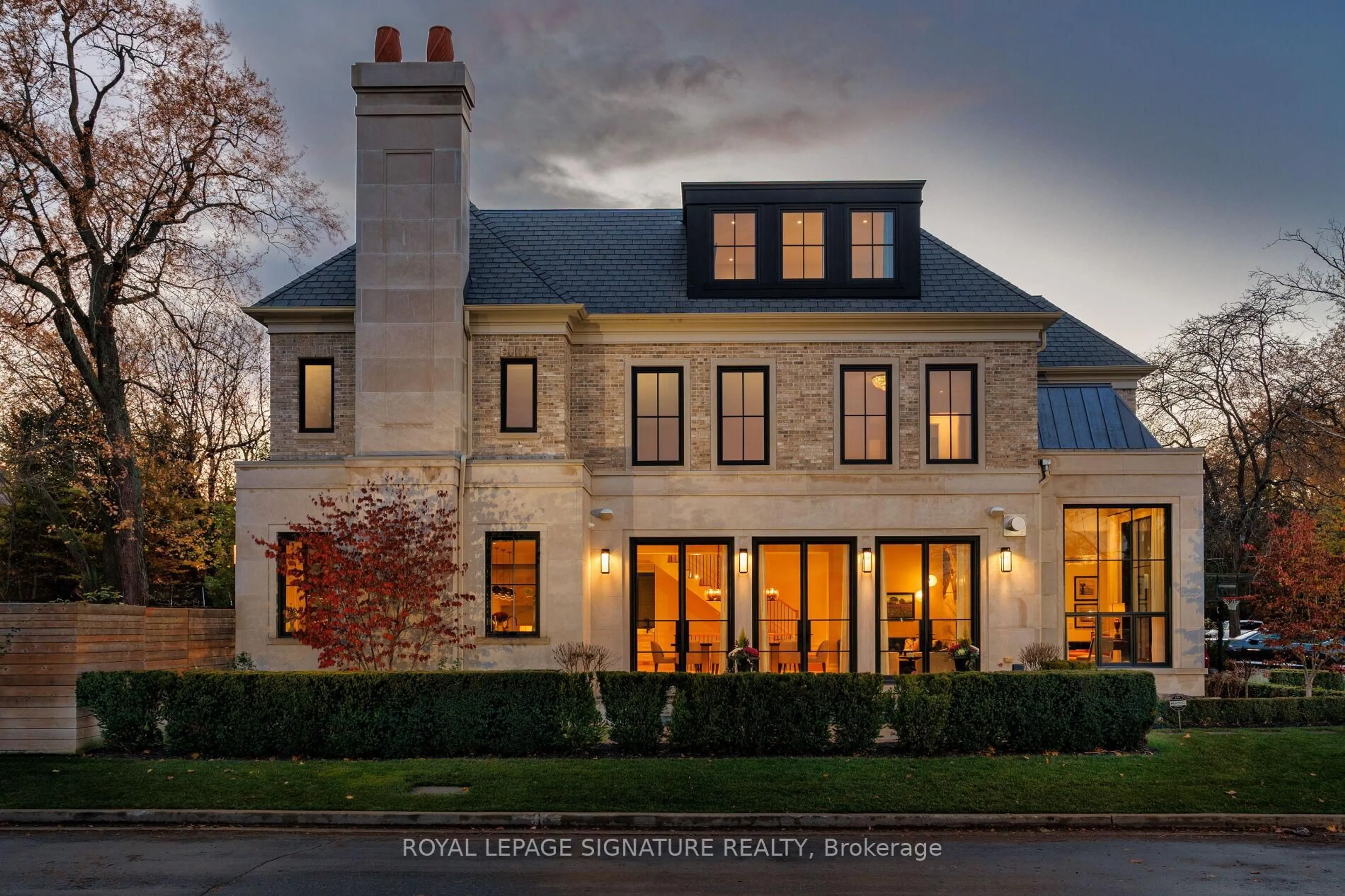 Home with brick exterior material, street for 207 Strathallan Blvd, Toronto Ontario M1N 1T3