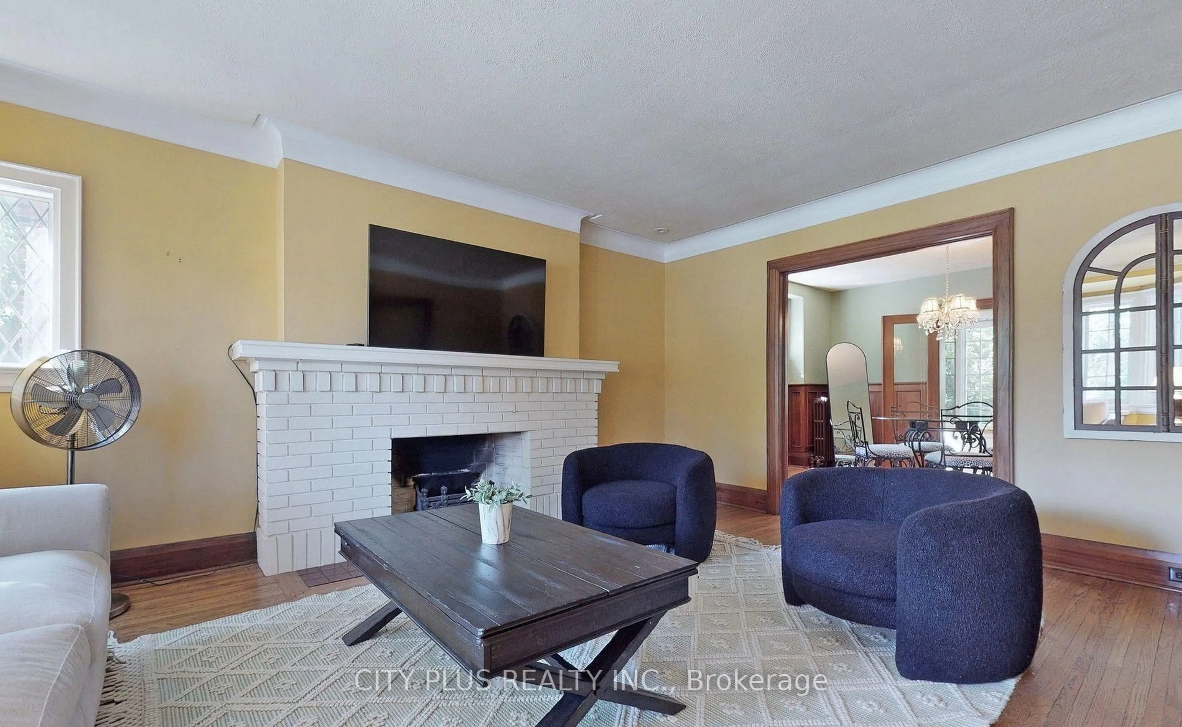 Living room with furniture, unknown for 54 Duncannon Dr, Toronto Ontario M5P 2M2