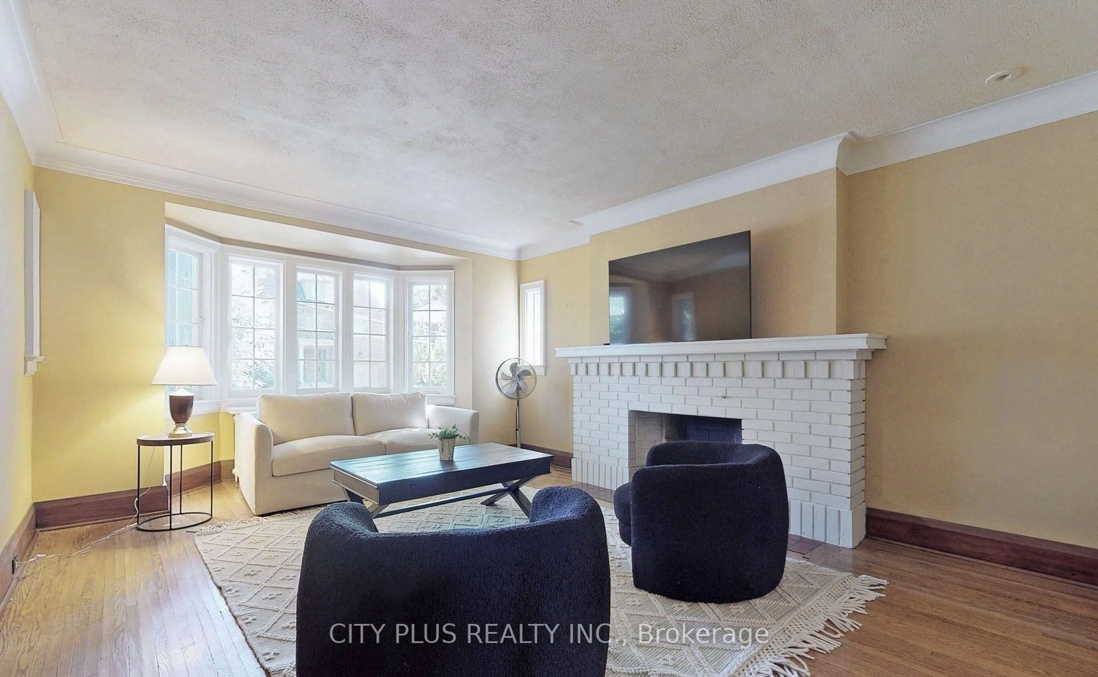 Living room with furniture, unknown for 54 Duncannon Dr, Toronto Ontario M5P 2M2