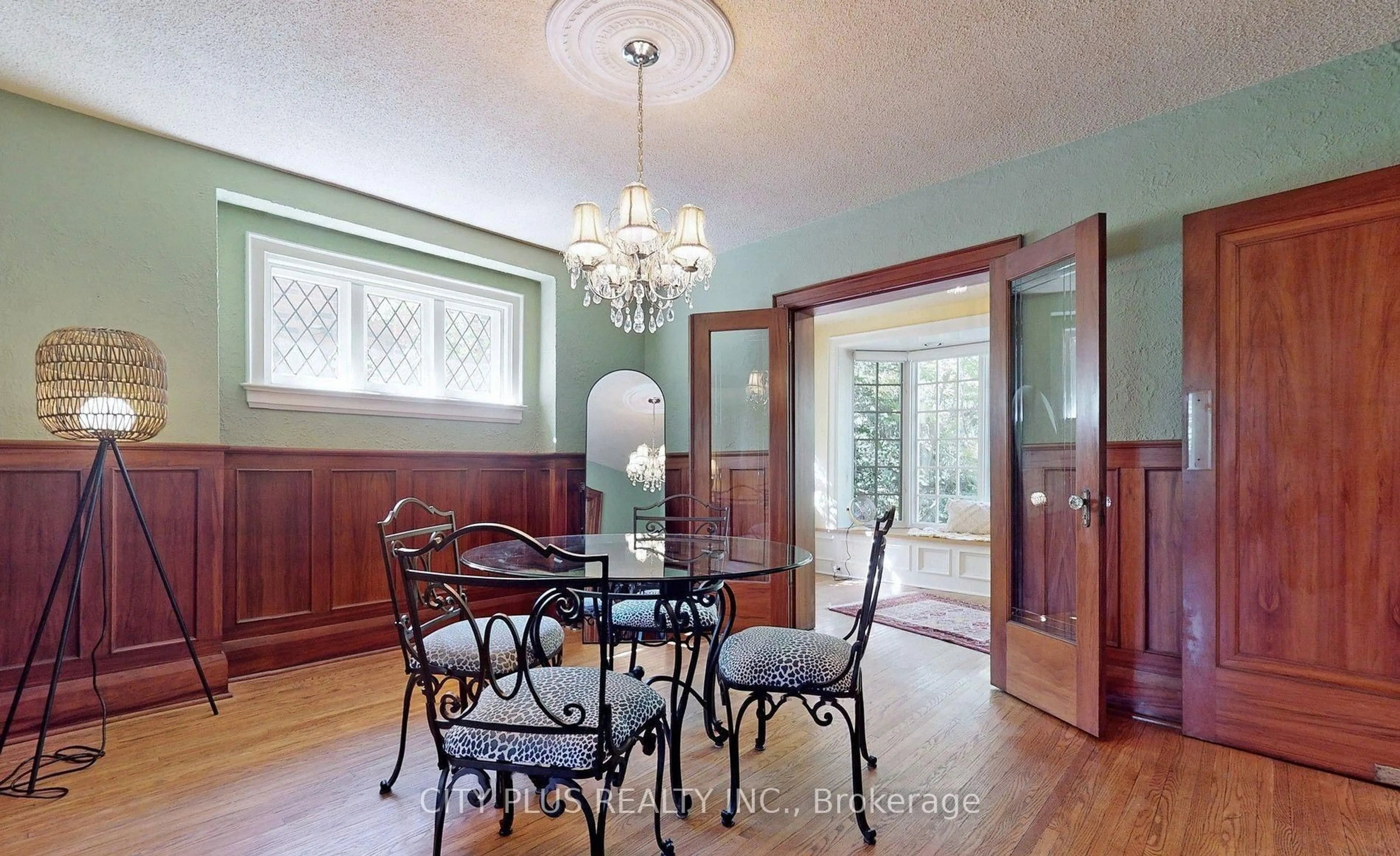 Dining room, wood/laminate floor for 54 Duncannon Dr, Toronto Ontario M5P 2M2