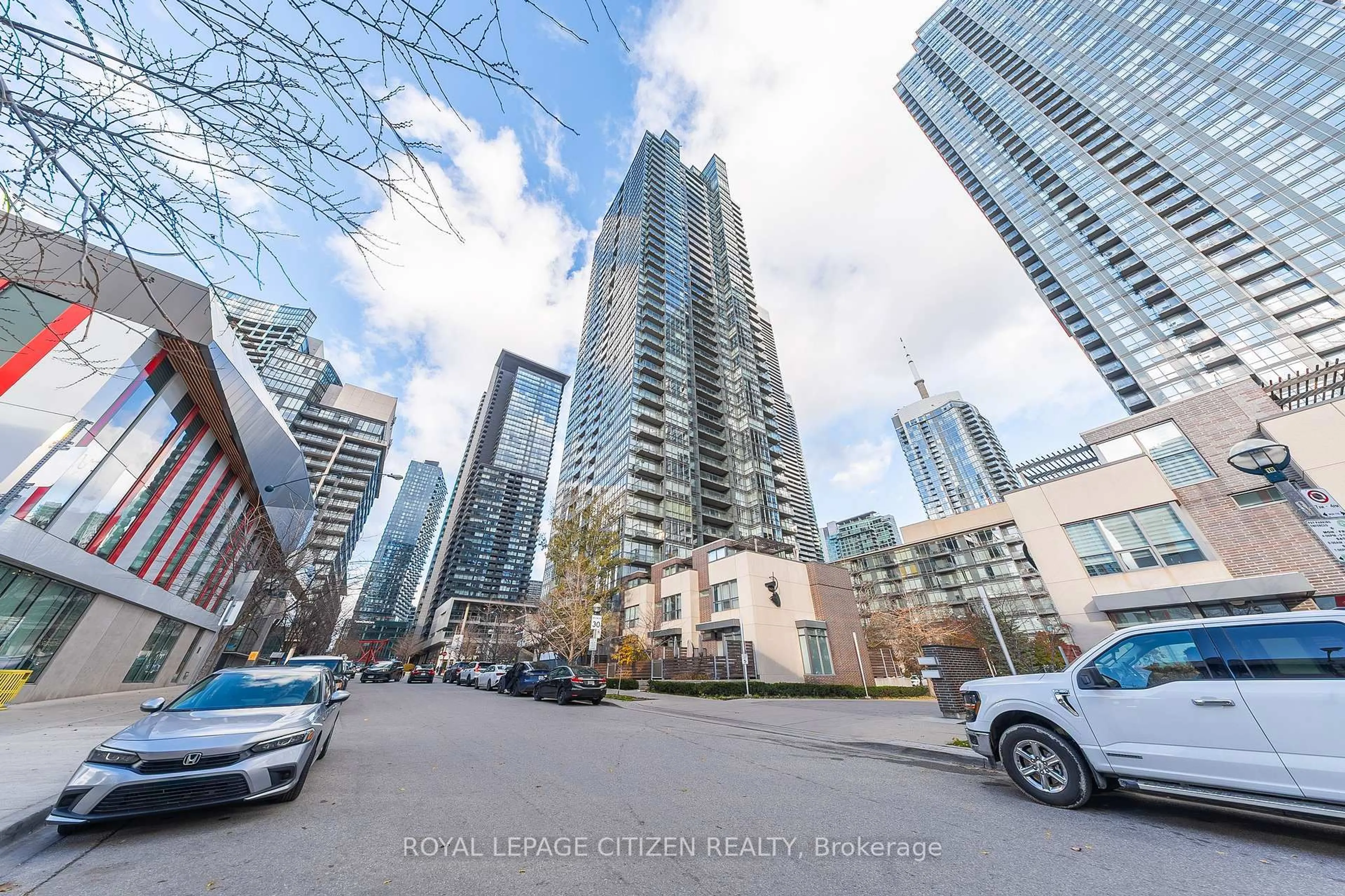 A pic from outside/outdoor area/front of a property/back of a property/a pic from drone, city buildings view from balcony for 15 Fort York Blvd #2512, Toronto Ontario M5V 3Y4