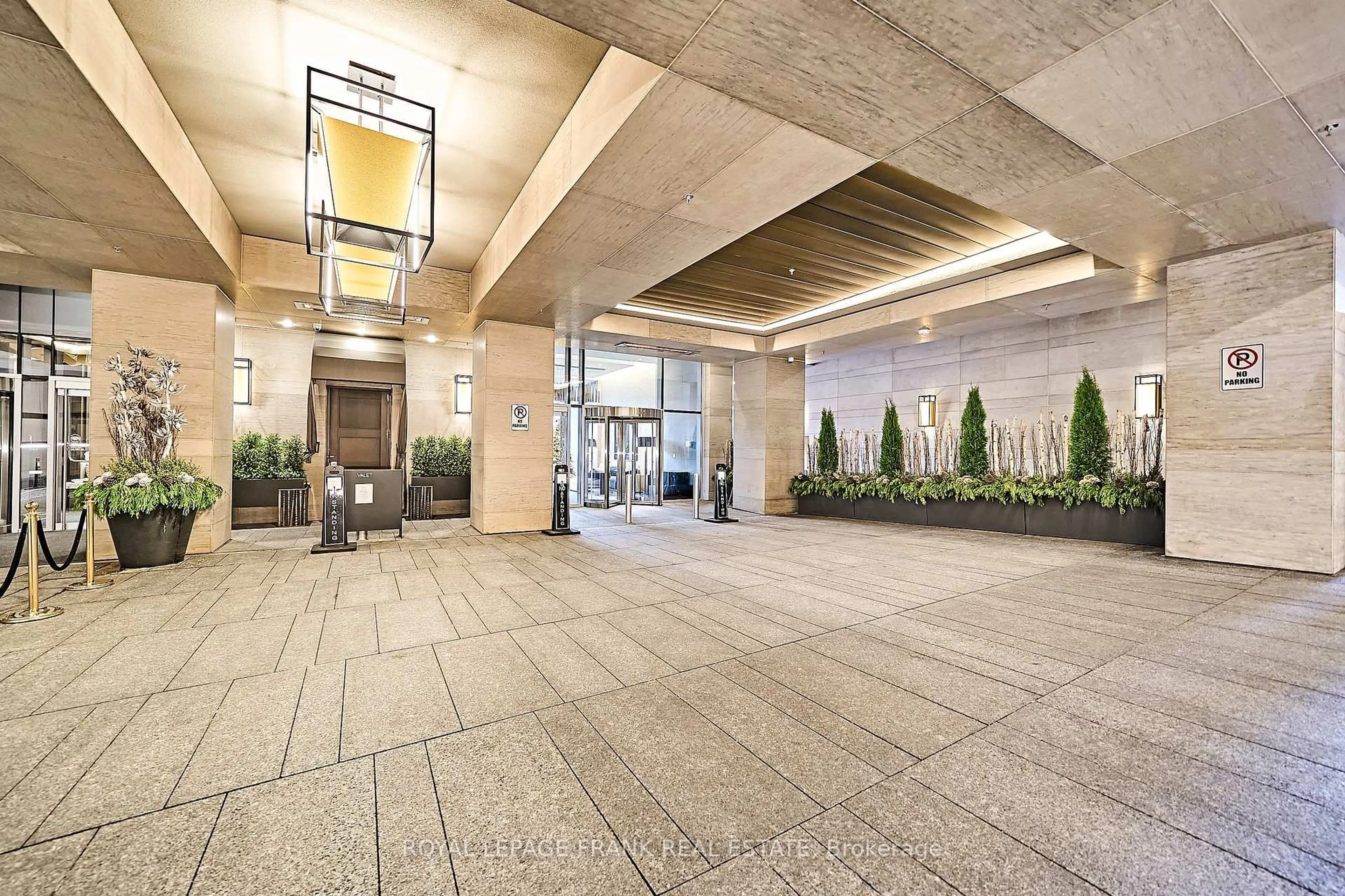 Lobby for 188 Cumberland St #2005, Toronto Ontario M5R 0B6