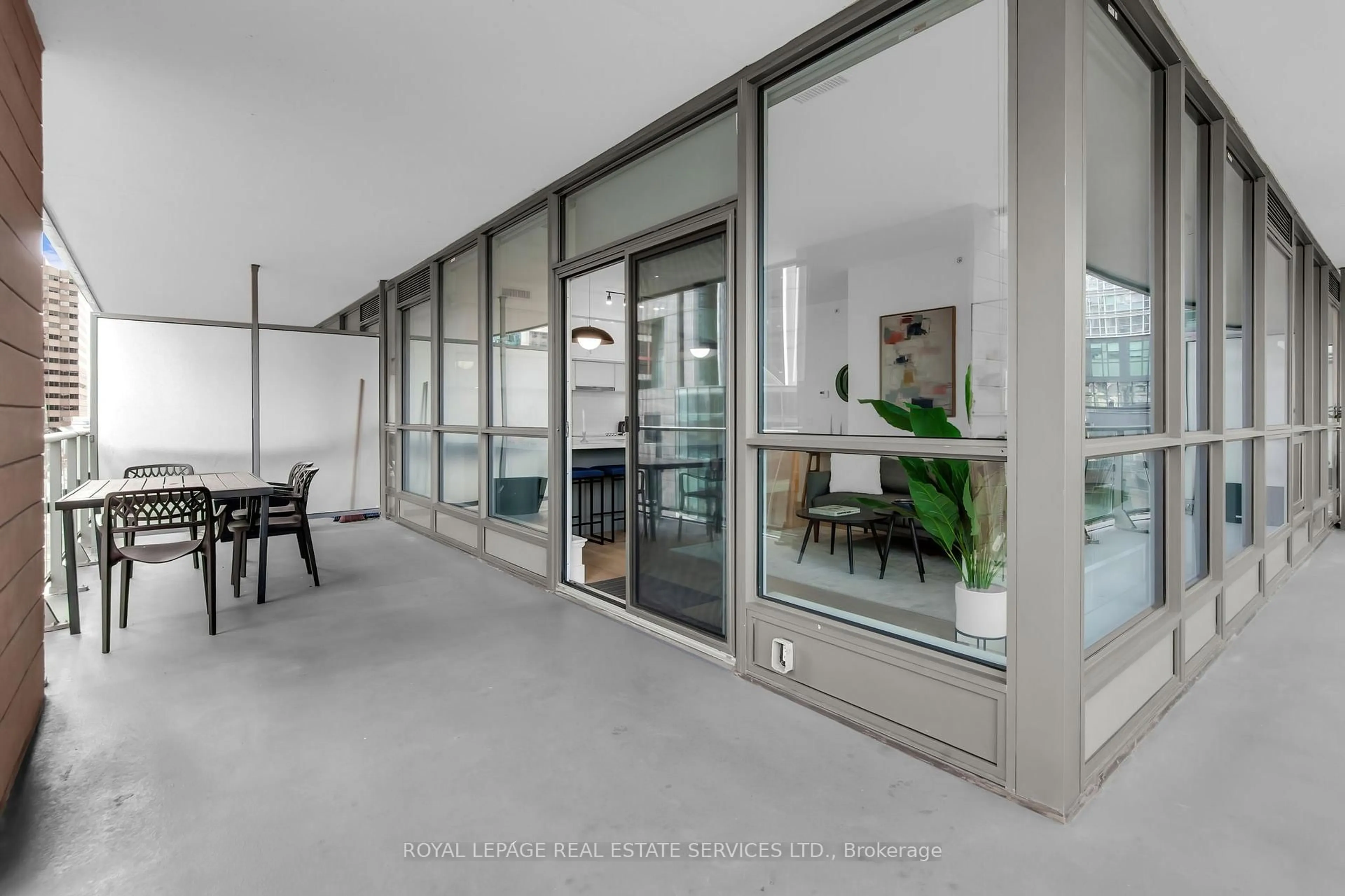 Indoor foyer for 8 Mercer St #403, Toronto Ontario M5V 0C4