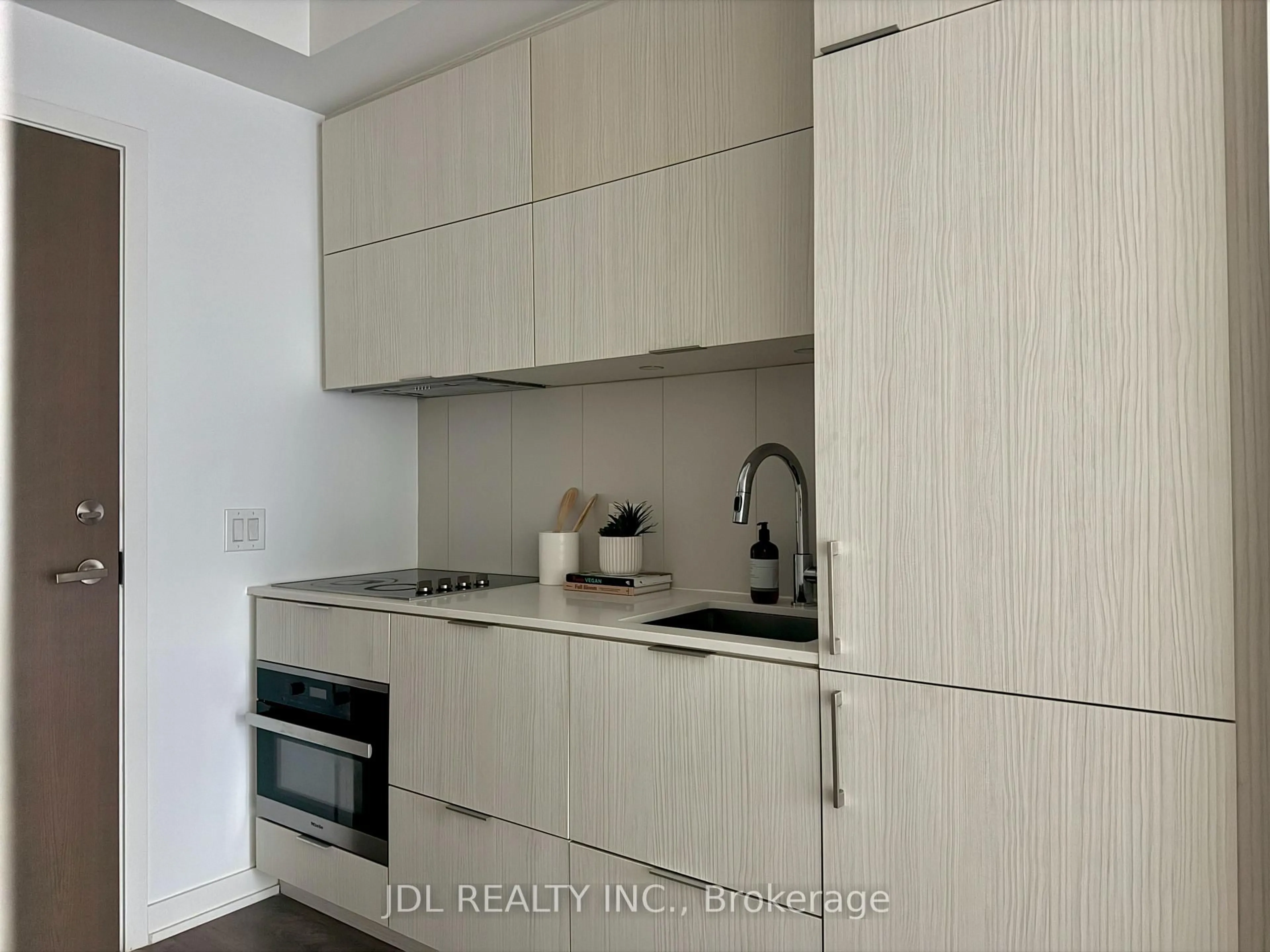 Standard kitchen, unknown for 20 richardson St, Toronto Ontario M5A 4J9
